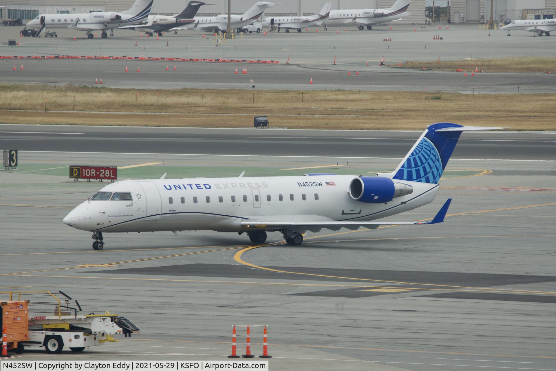 N452SW, 2002 Bombardier CRJ-200ER (CL-600-2B19) C/N 7716, Skyterrace SFO 2021.