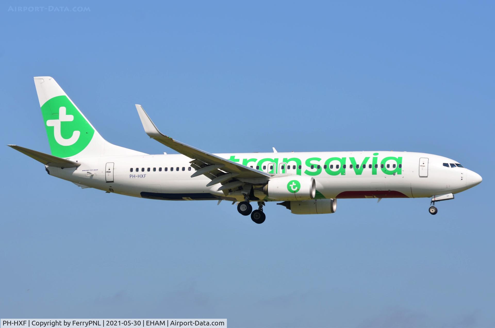 PH-HXF, 2017 Boeing 737-8K2 C/N 62153, One of the resident B738's arriving