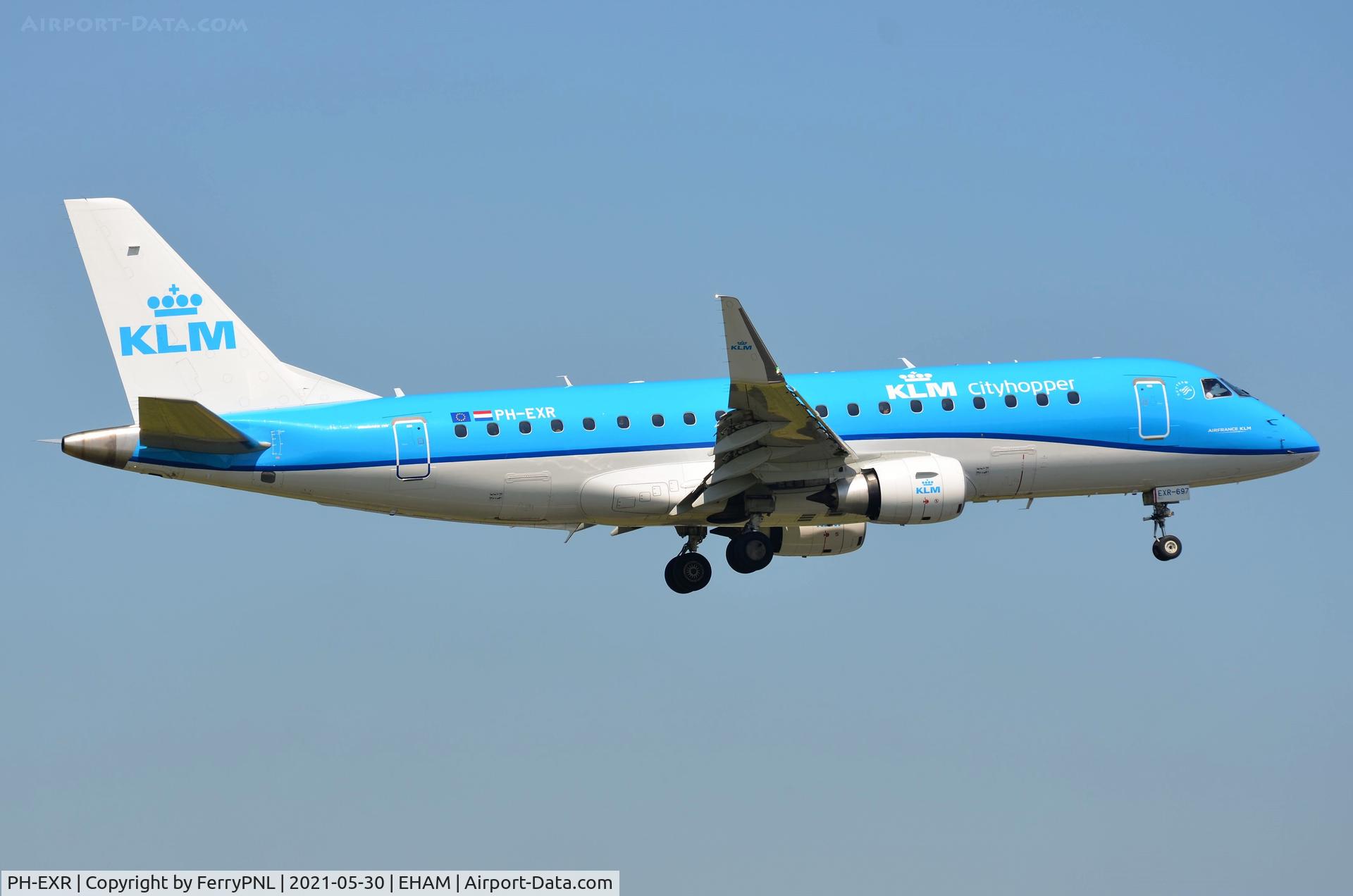 PH-EXR, 2017 Embraer 175STD (ERJ-170-200STD) C/N 17000697, Cityhopper ERJ175 landing