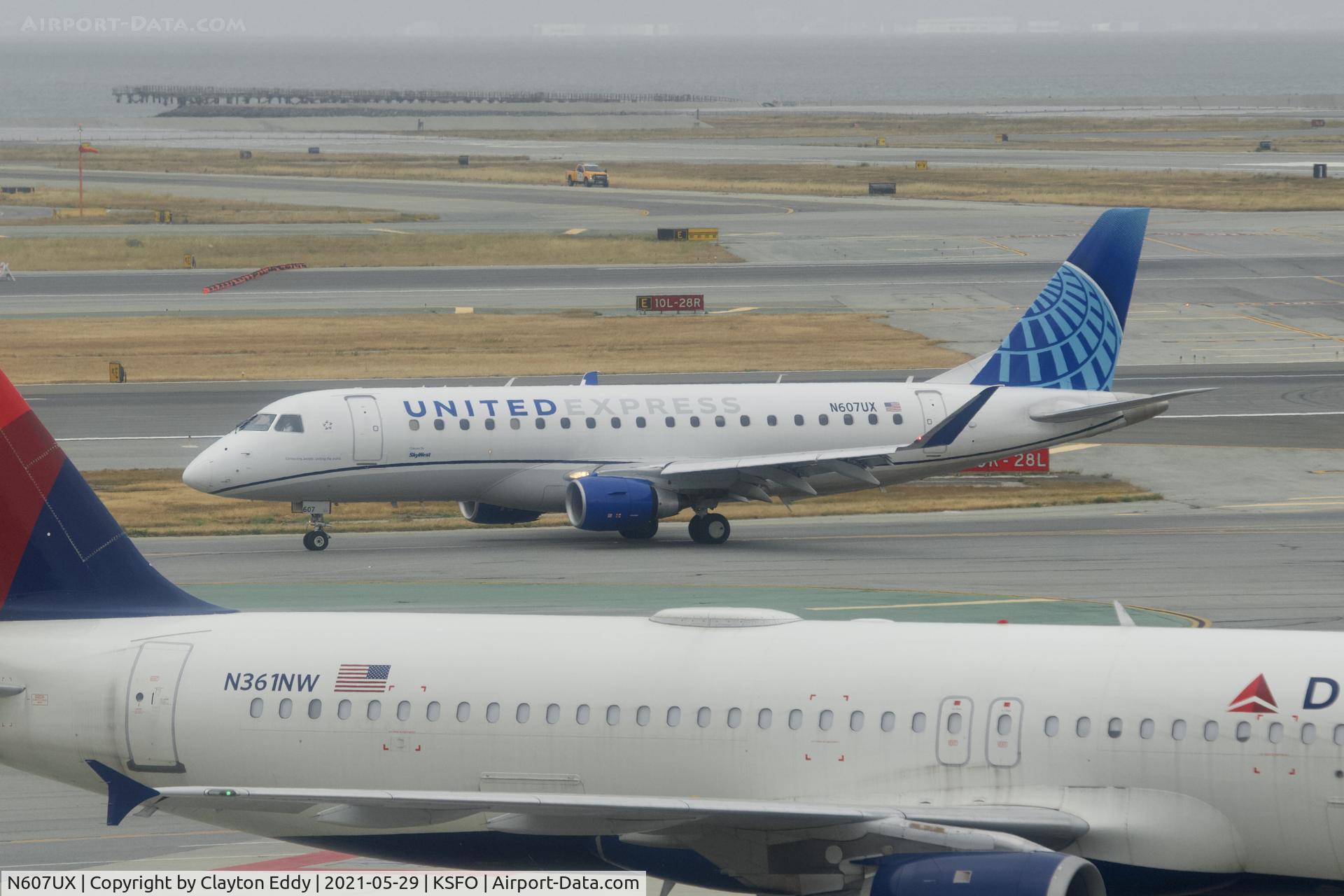 N607UX, 2019 Embraer ERJ-175 (ERJ-170-200LR) C/N 17000804, Skyterrace SFO 2021.