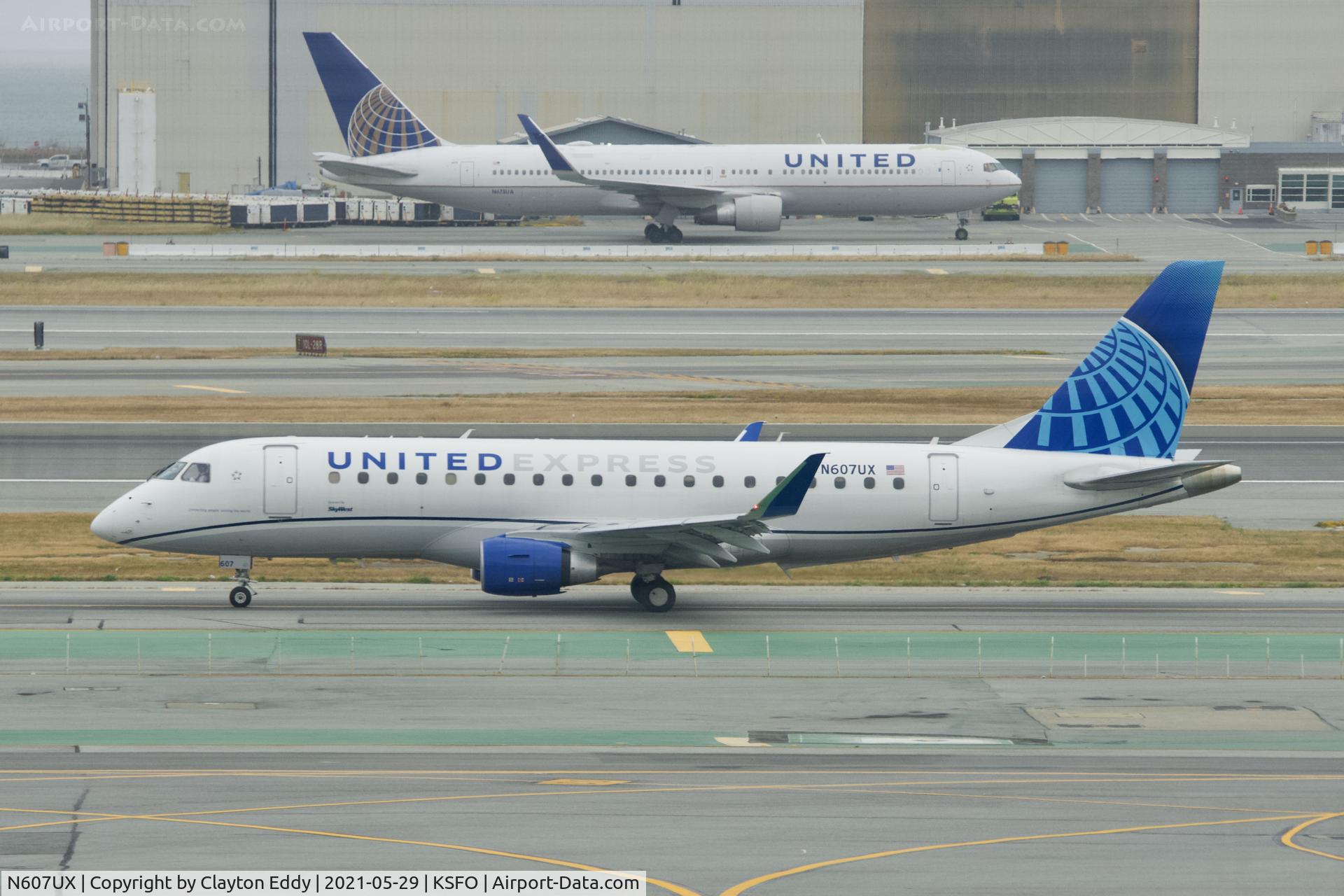 N607UX, 2019 Embraer ERJ-175 (ERJ-170-200LR) C/N 17000804, Skyterrace SFO 2021.