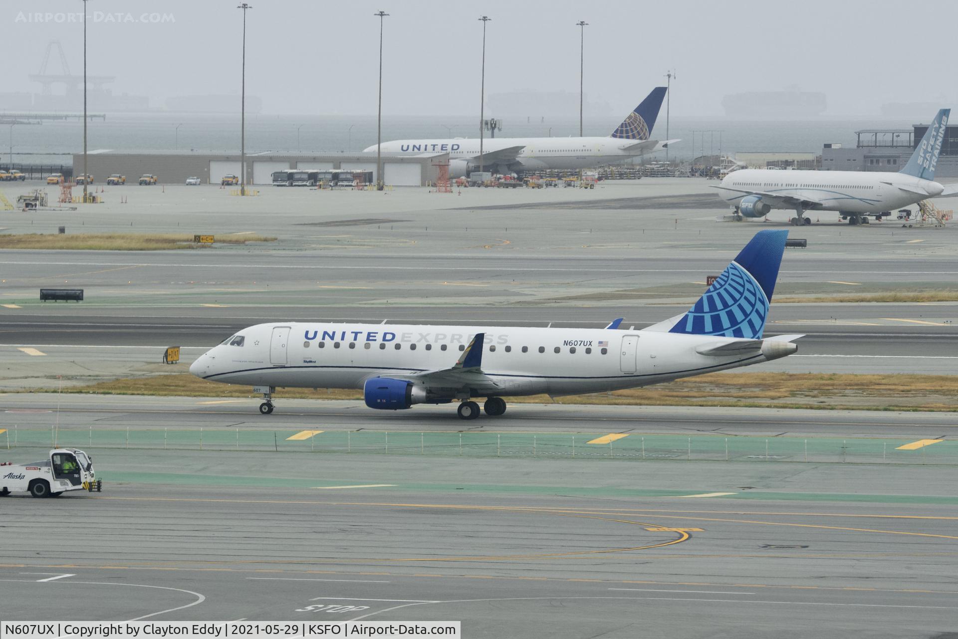 N607UX, 2019 Embraer ERJ-175 (ERJ-170-200LR) C/N 17000804, Skyterrace SFO 2021.