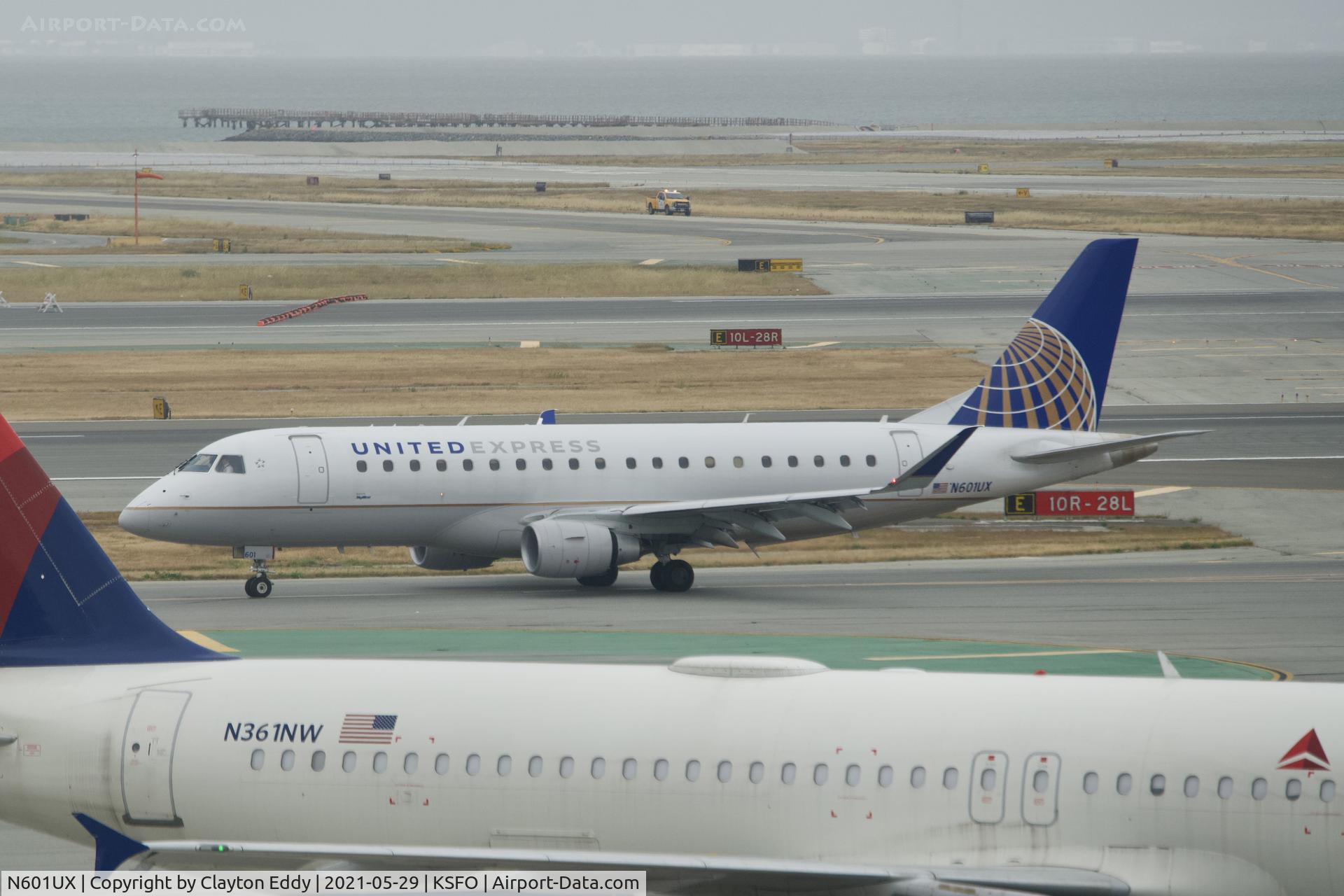 N601UX, 2019 Embraer ERJ-175LL (ERJ-170-200LL) C/N 17000790, Skyterrace SFO 2021.