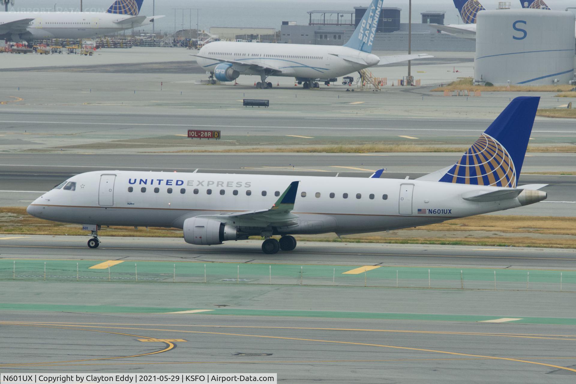 N601UX, 2019 Embraer ERJ-175LL (ERJ-170-200LL) C/N 17000790, Skyterrace SFO 2021.