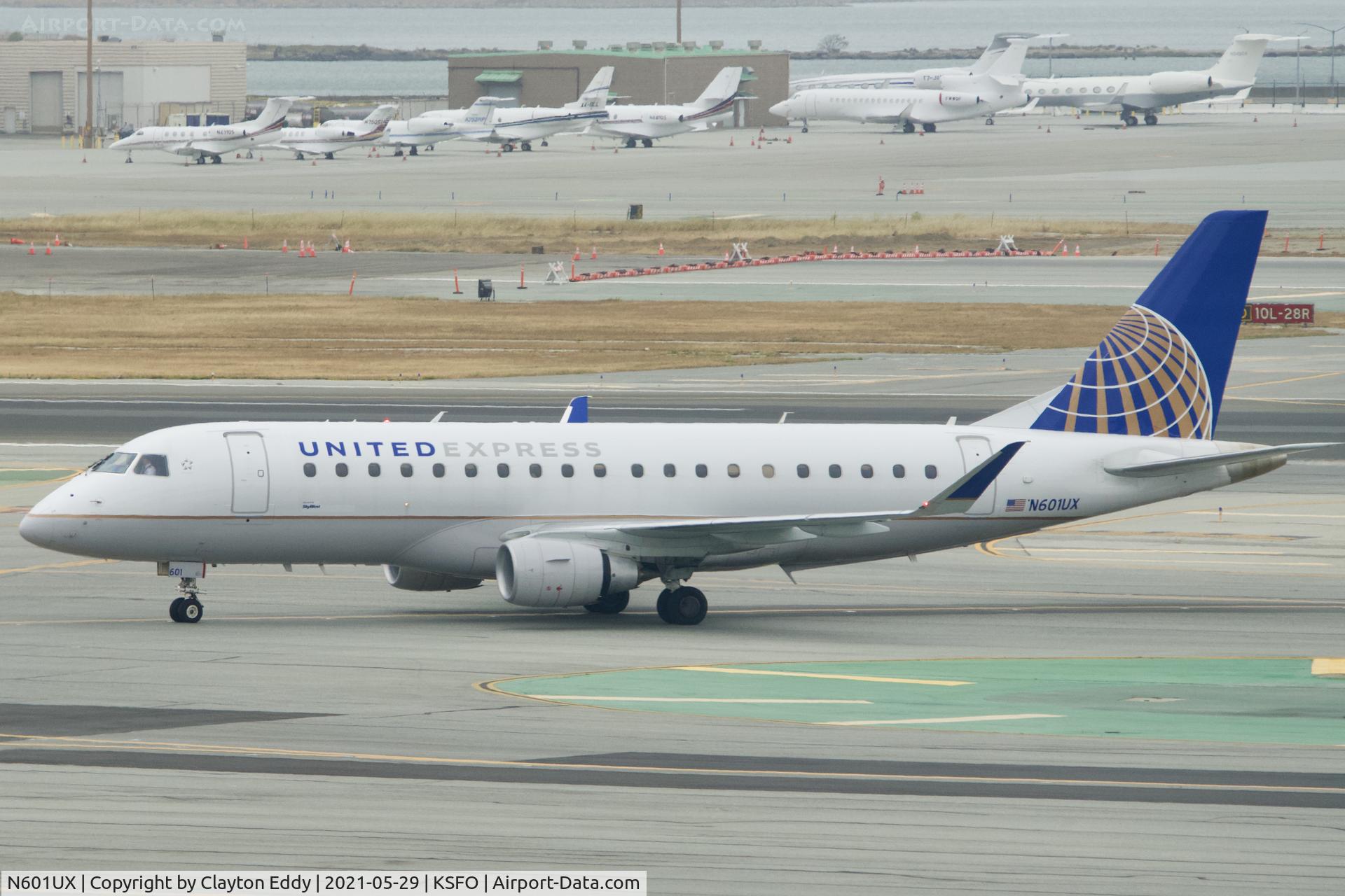 N601UX, 2019 Embraer ERJ-175LL (ERJ-170-200LL) C/N 17000790, Skyterrace SFO 2021.