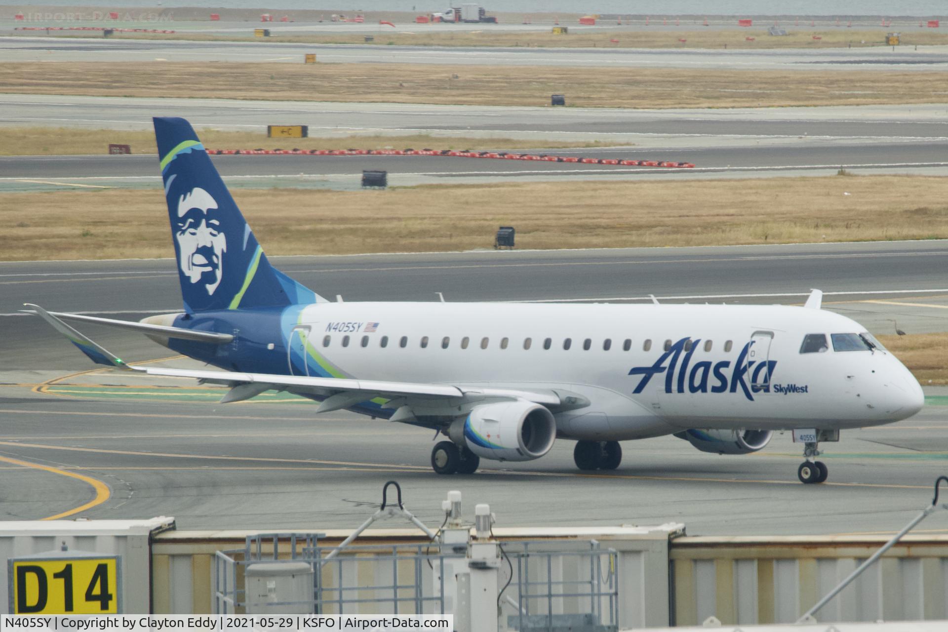 N405SY, 2018 Embraer 175LR (ERJ-170-200LR) C/N 17000744, Skyterrace SFO 2021.