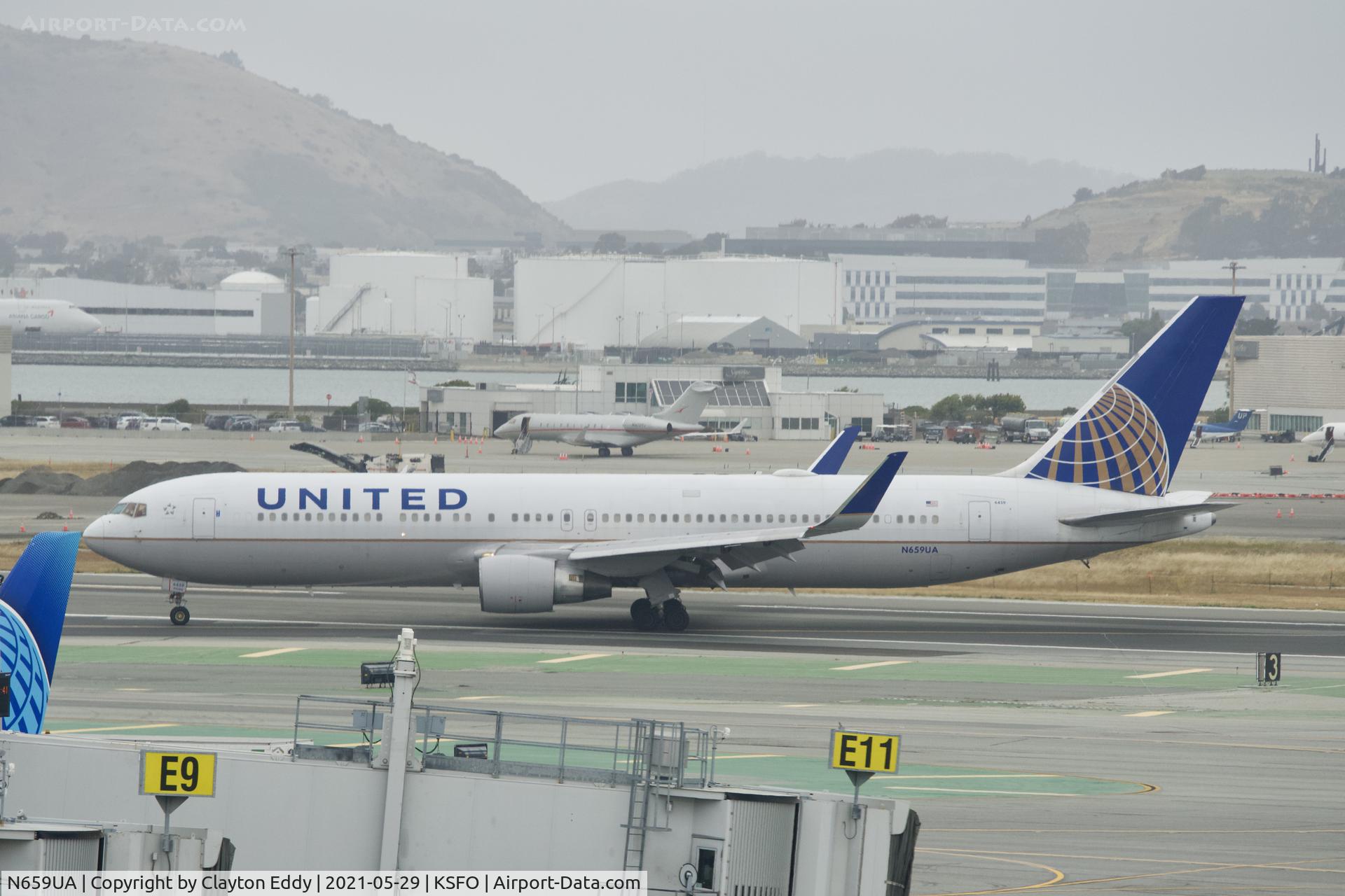 N659UA, 1993 Boeing 767-322 C/N 27114, Skyterrace SFO 2021.