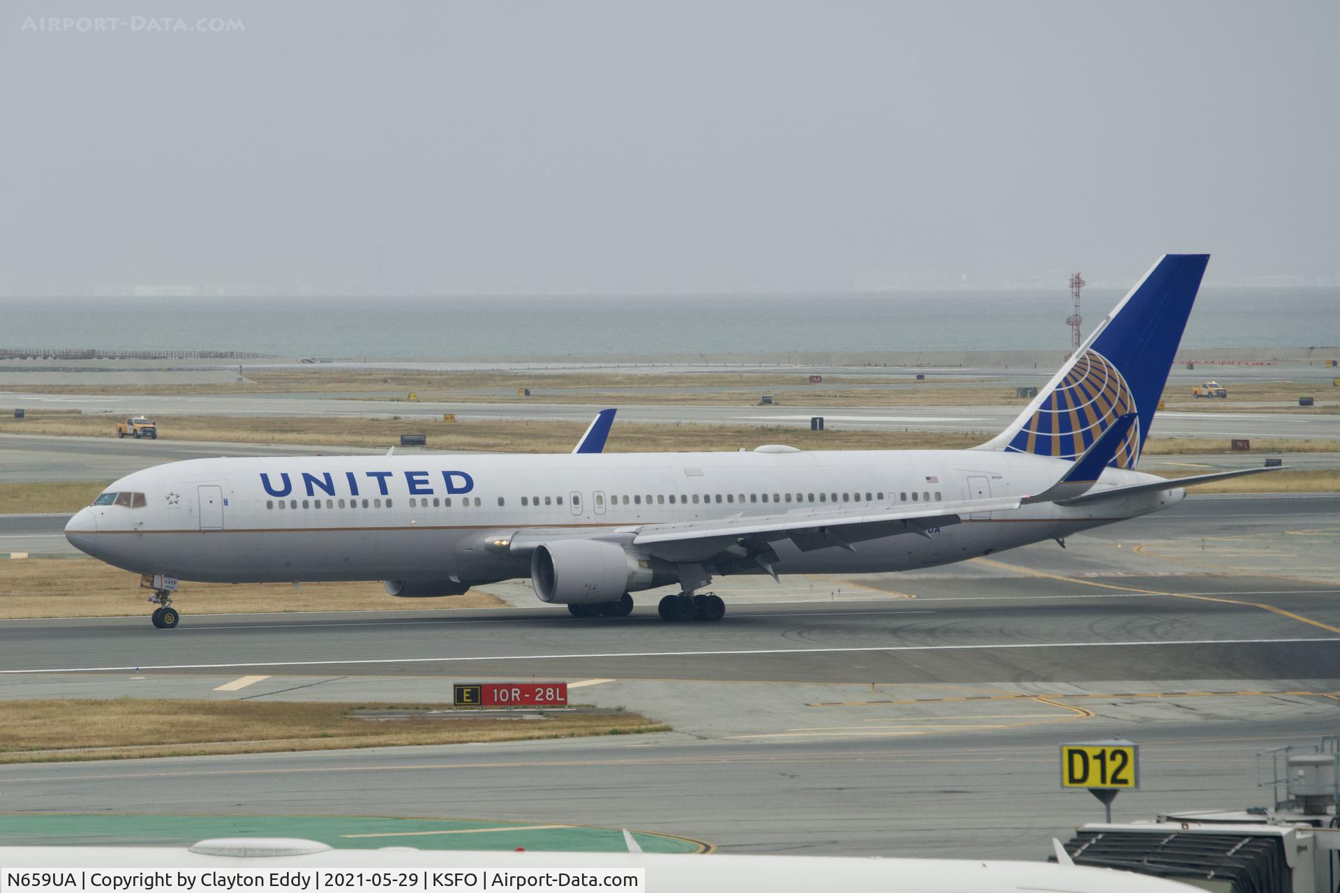 N659UA, 1993 Boeing 767-322 C/N 27114, Skyterrace SFO 2021.