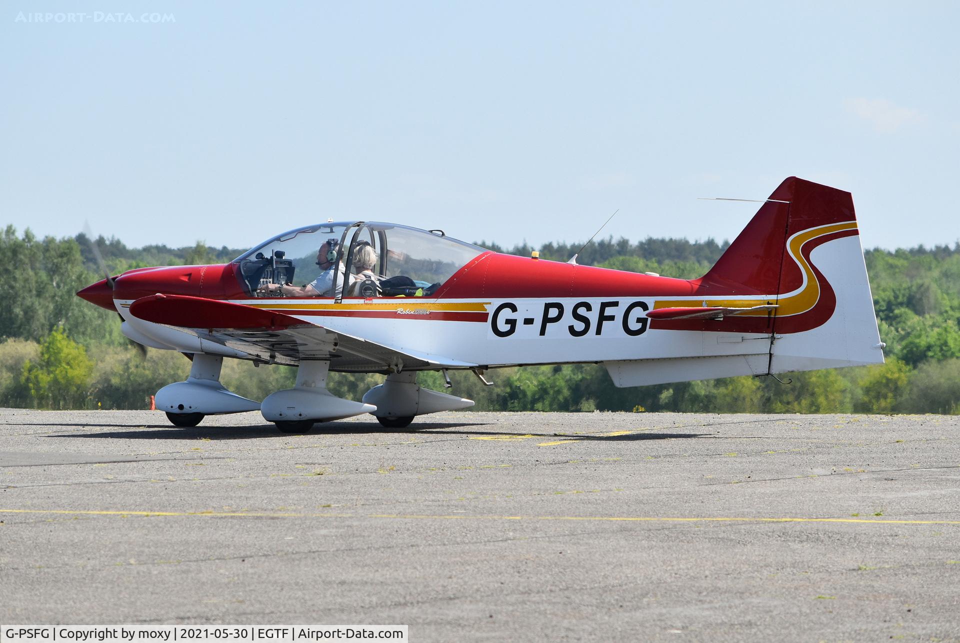 G-PSFG, 1999 Robin R-2160i Alpha Sport Alpha Sport C/N 337, Robin R-2160i Alpha Sport at Fairoaks.