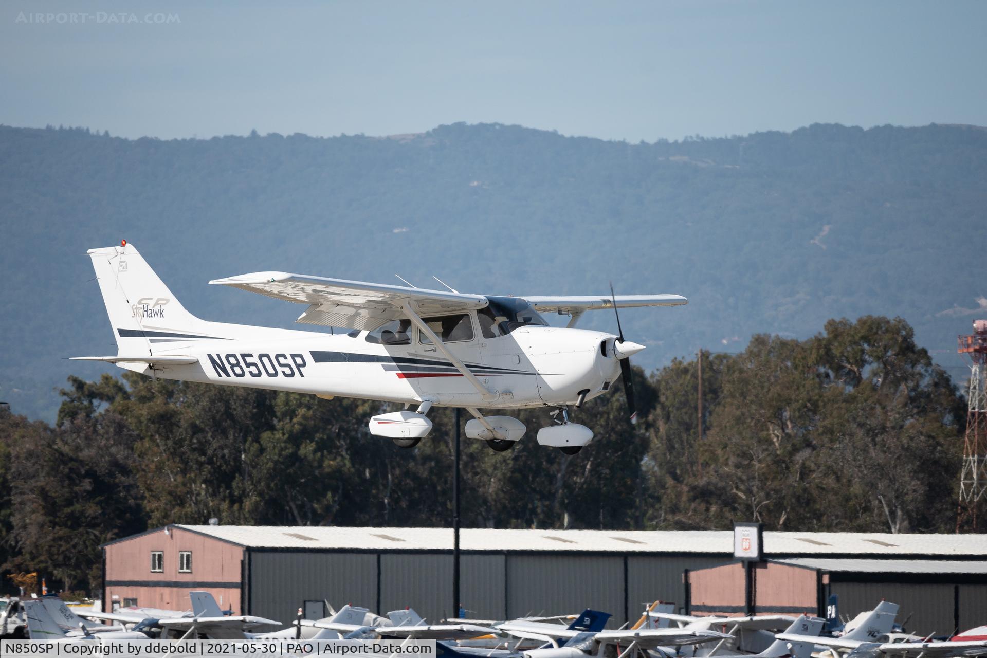 N850SP, 2001 Cessna 172S C/N 172S8758, N850SP landing at Palo Alto Airport