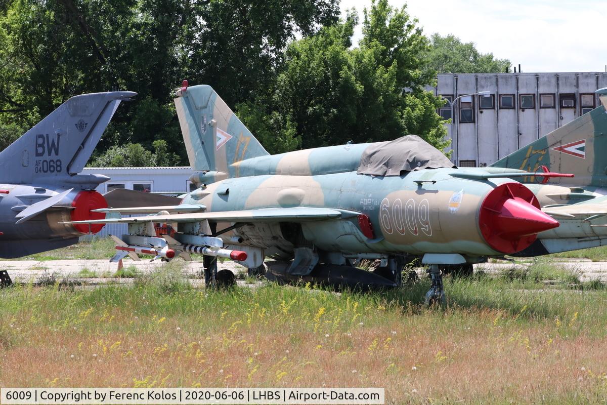 6009, 1977 Mikoyan-Gurevich MiG-21bis 75AP C/N 75036009, lhbs