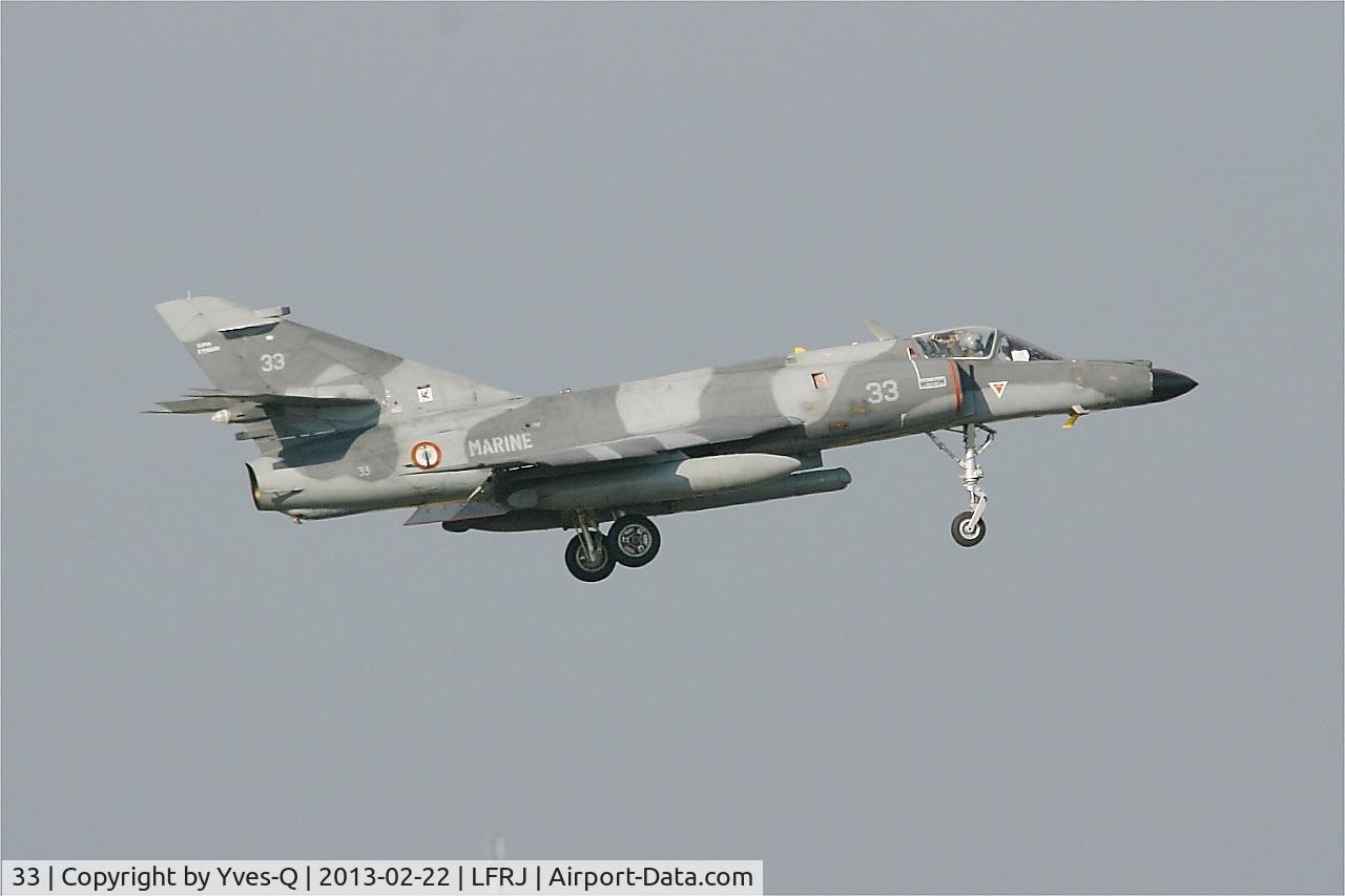33, Dassault Super Etendard C/N 33, Dassault Super Etendard M (SEM), Short approach rwy 08, Landivisiau Naval Air Base (LFRJ)