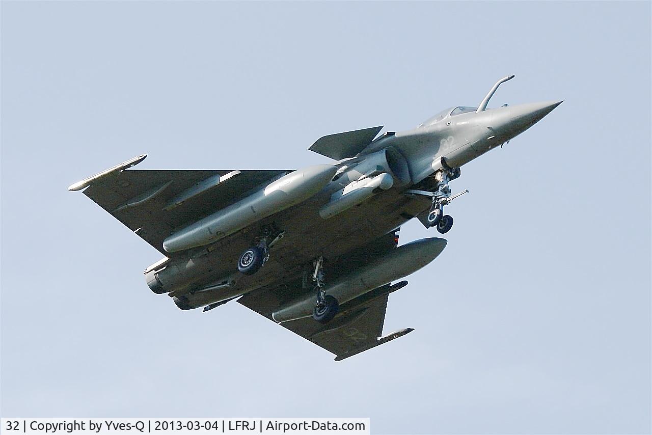 32, Dassault Rafale M C/N 32, Dassault Rafale M, Short approach rwy 08, Landivisiau Naval Air Base (LFRJ)
