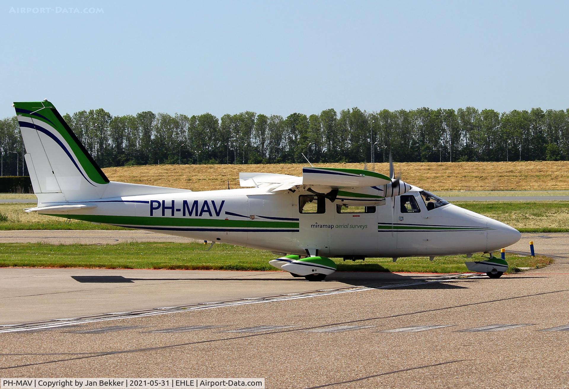 PH-MAV, Vulcanair P-68C C/N 455, Lelystad Airport