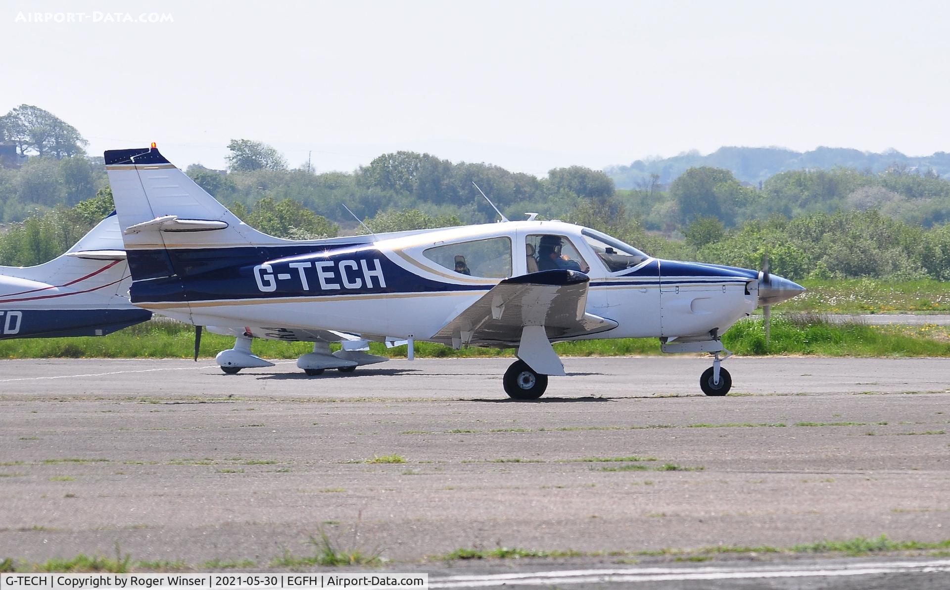 G-TECH, 1976 Rockwell Commander 114 C/N 14074, Visiting Commander 114.