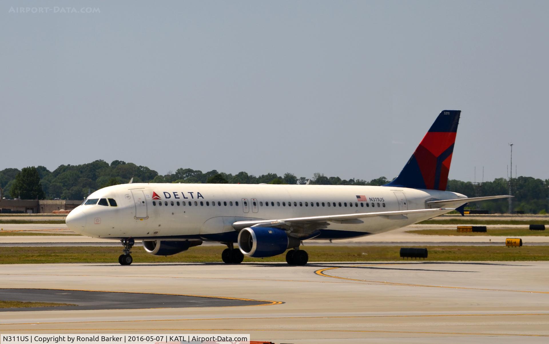 N311US, 1990 Airbus A320-211 C/N 125, Taxi Atlanta