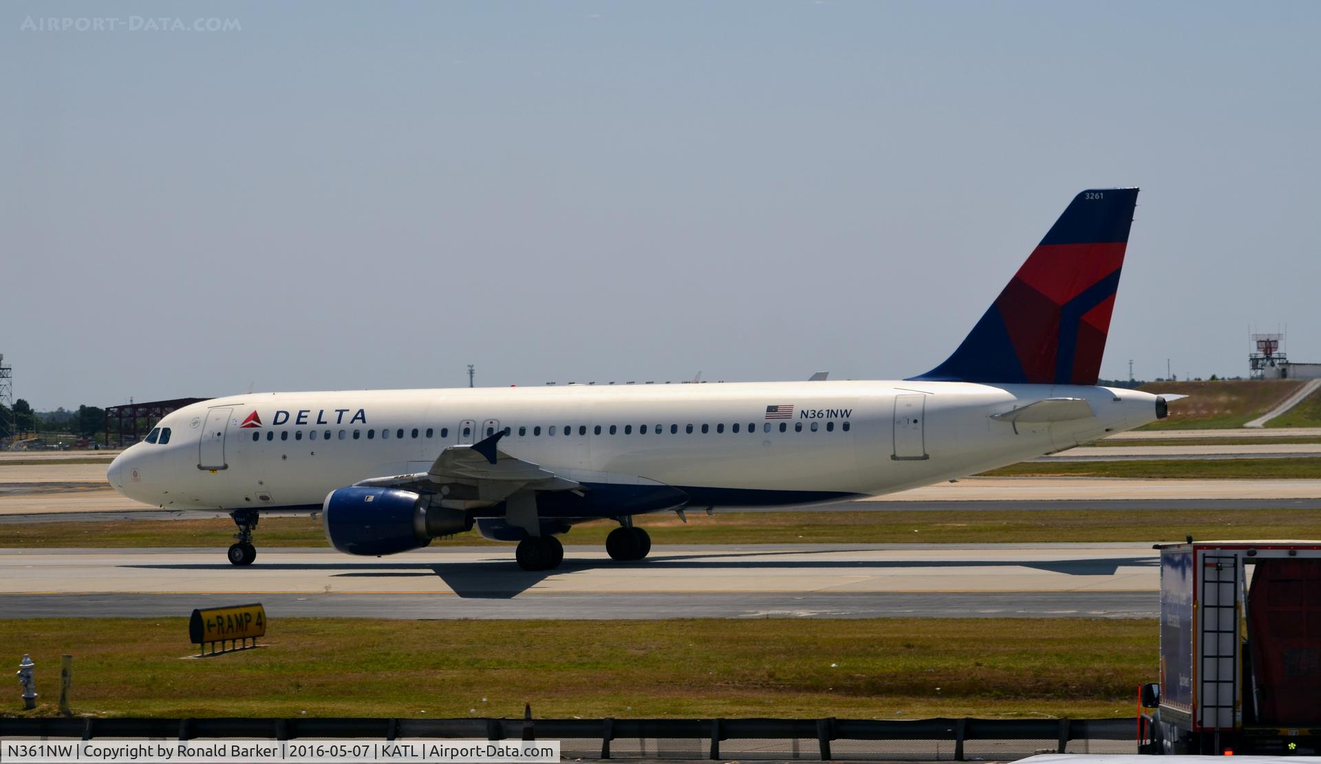 N361NW, 1998 Airbus A320-212 C/N 0907, Taxi to gate Atlanta