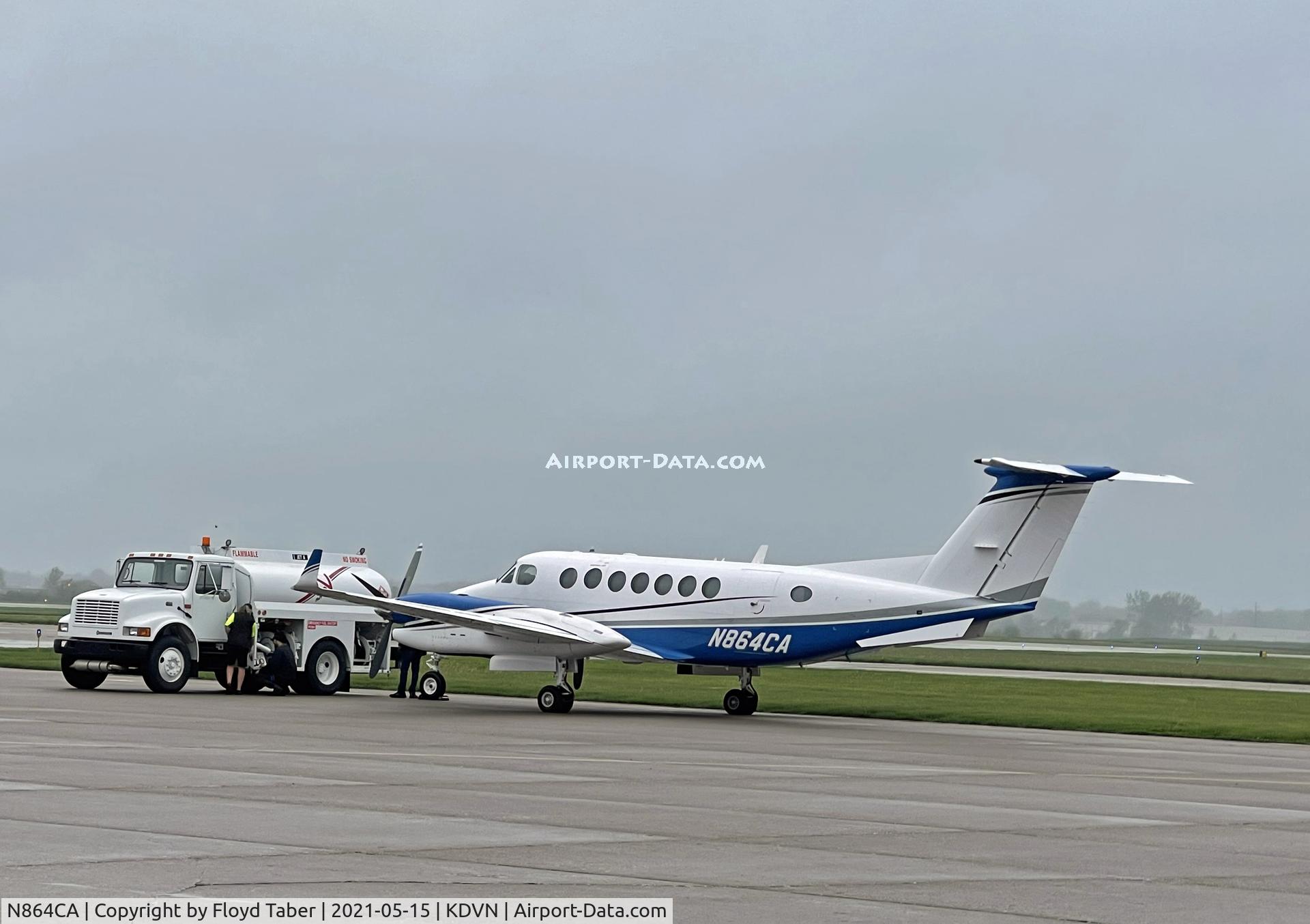 N864CA, 1980 Piper PA-34-200T C/N 34-8070267, Getting serviced by the Buzzard on the Carver Aero Ramp