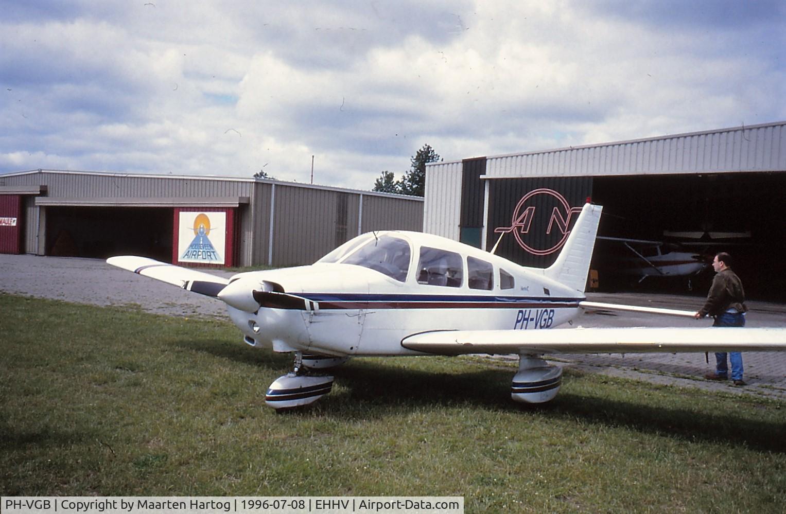 PH-VGB, Piper PA-28-161 C/N 28-8616003, preflight at Aero Noord for a local flight.