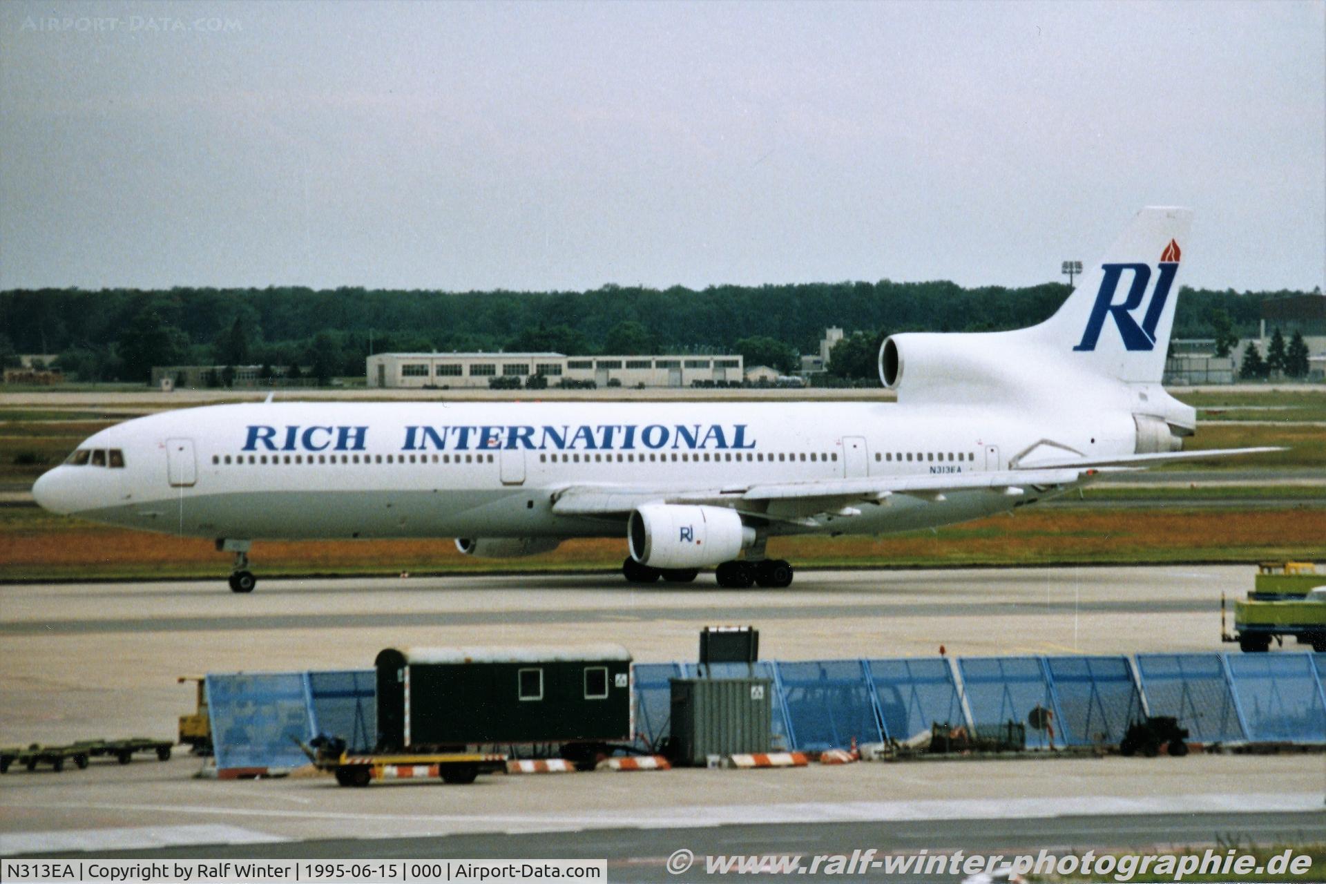 N313EA, Lockheed L-1011-385-1 TriStar 1 C/N 193A-1020, Lockheed L-1011-385-1 TriStar 1 - RIA Rich International Airways - 193A-1020 - N313EA - 06.1995