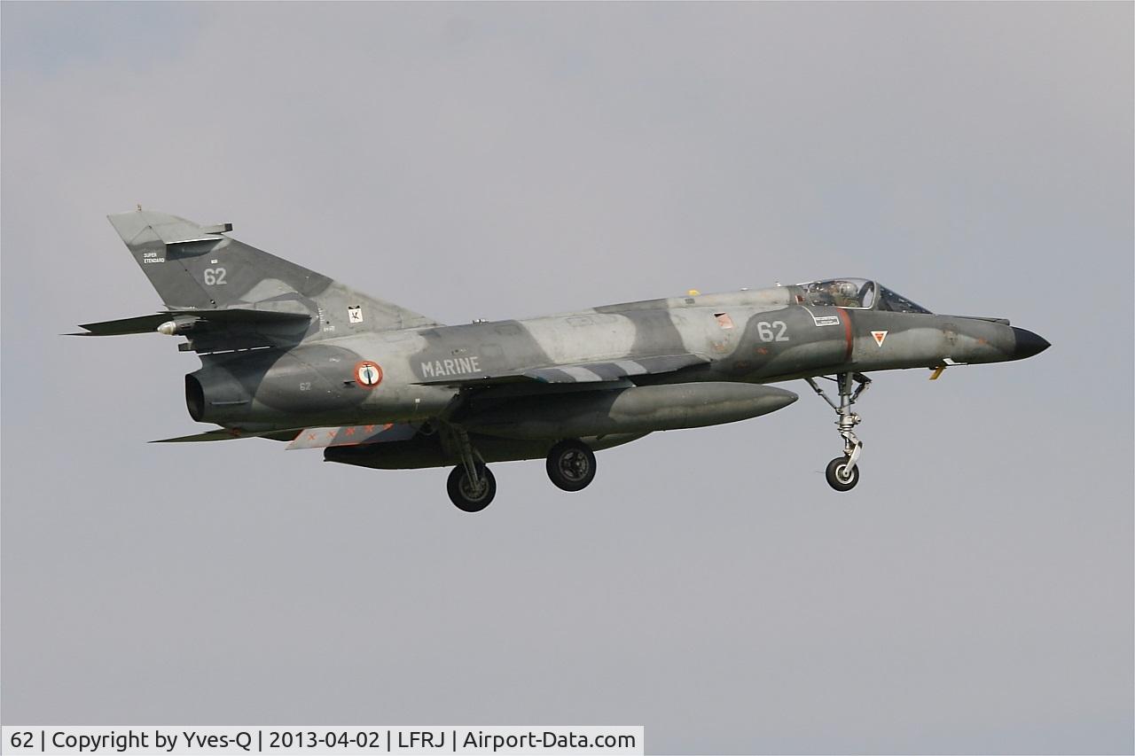 62, Dassault Super Etendard C/N 76, Dassault Super Etendard M (SEM), Short approach rwy 08, Landivisiau Naval Air Base (LFRJ)