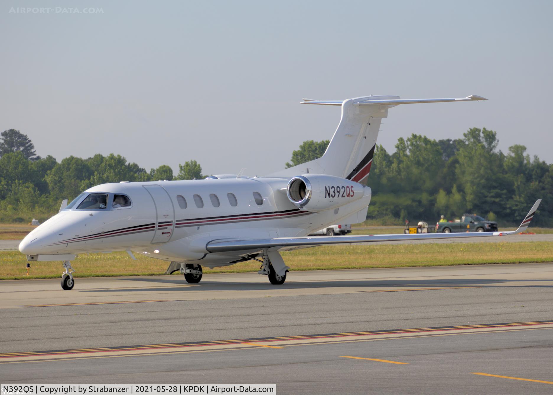 N392QS, 2016 Embraer EMB-505 Phenom 300 C/N 50500349, Taxiing out for a flight to Louisiana Regional (KREG)