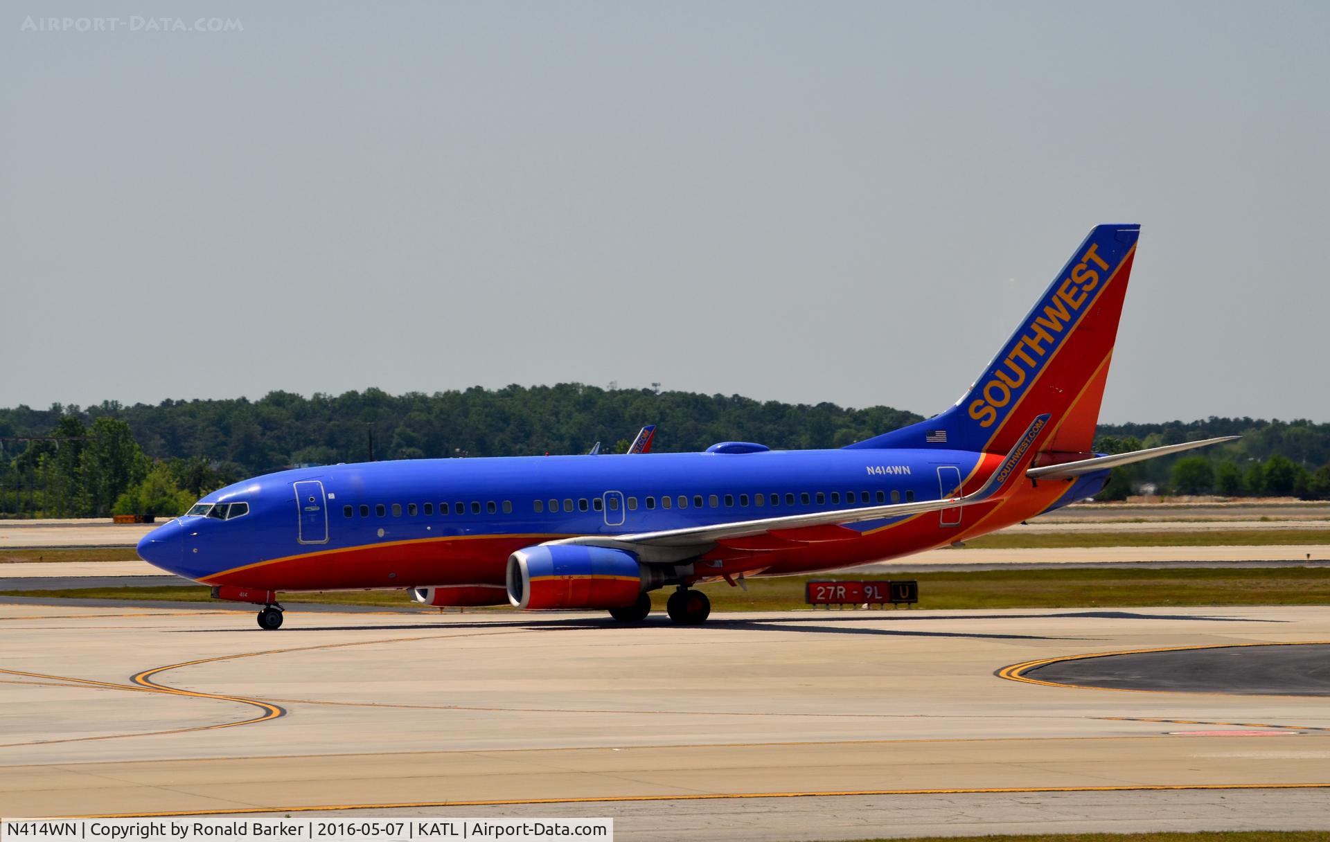 N414WN, 2001 Boeing 737-7H4 C/N 29820, Taxi to gate Atlanta