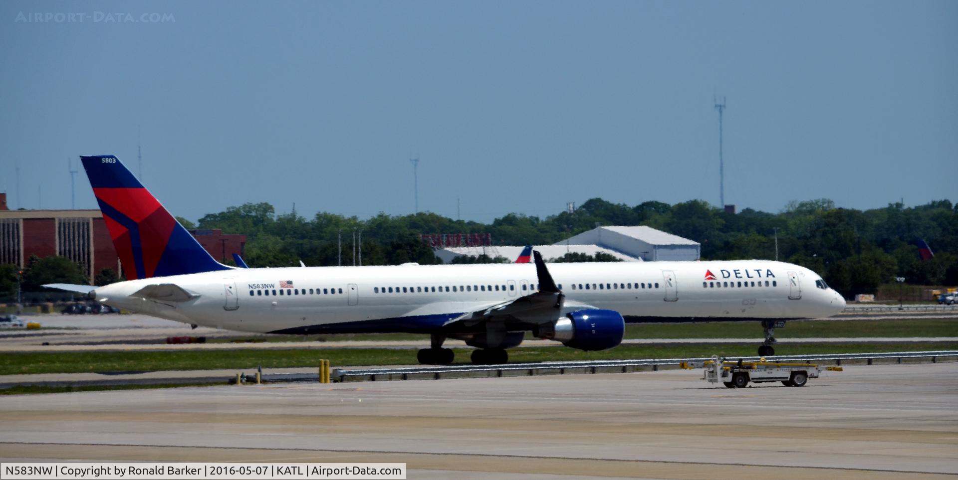 N583NW, 2002 Boeing 757-351 C/N 32983, Taxi Atlanta