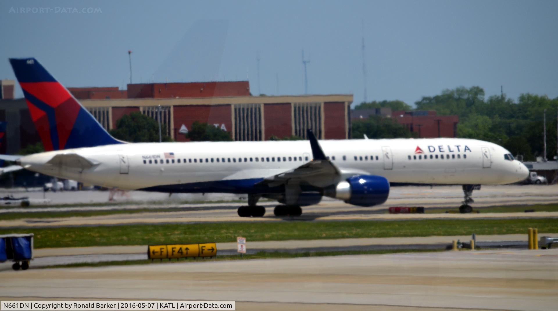 N661DN, 1990 Boeing 757-232 C/N 24972, Taxi Atlanta