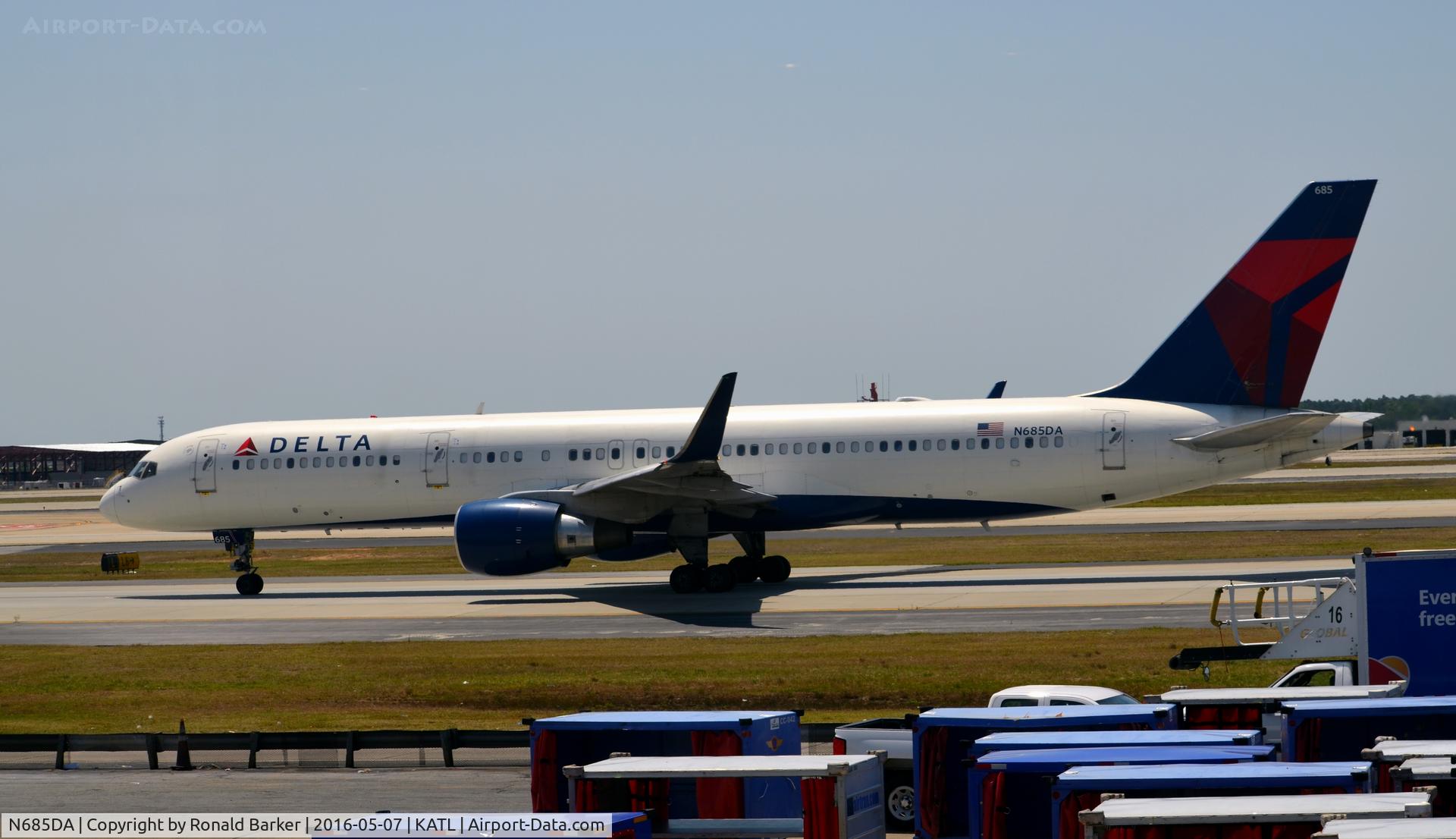 N685DA, 1995 Boeing 757-232 C/N 27588, Taxi Atlanta