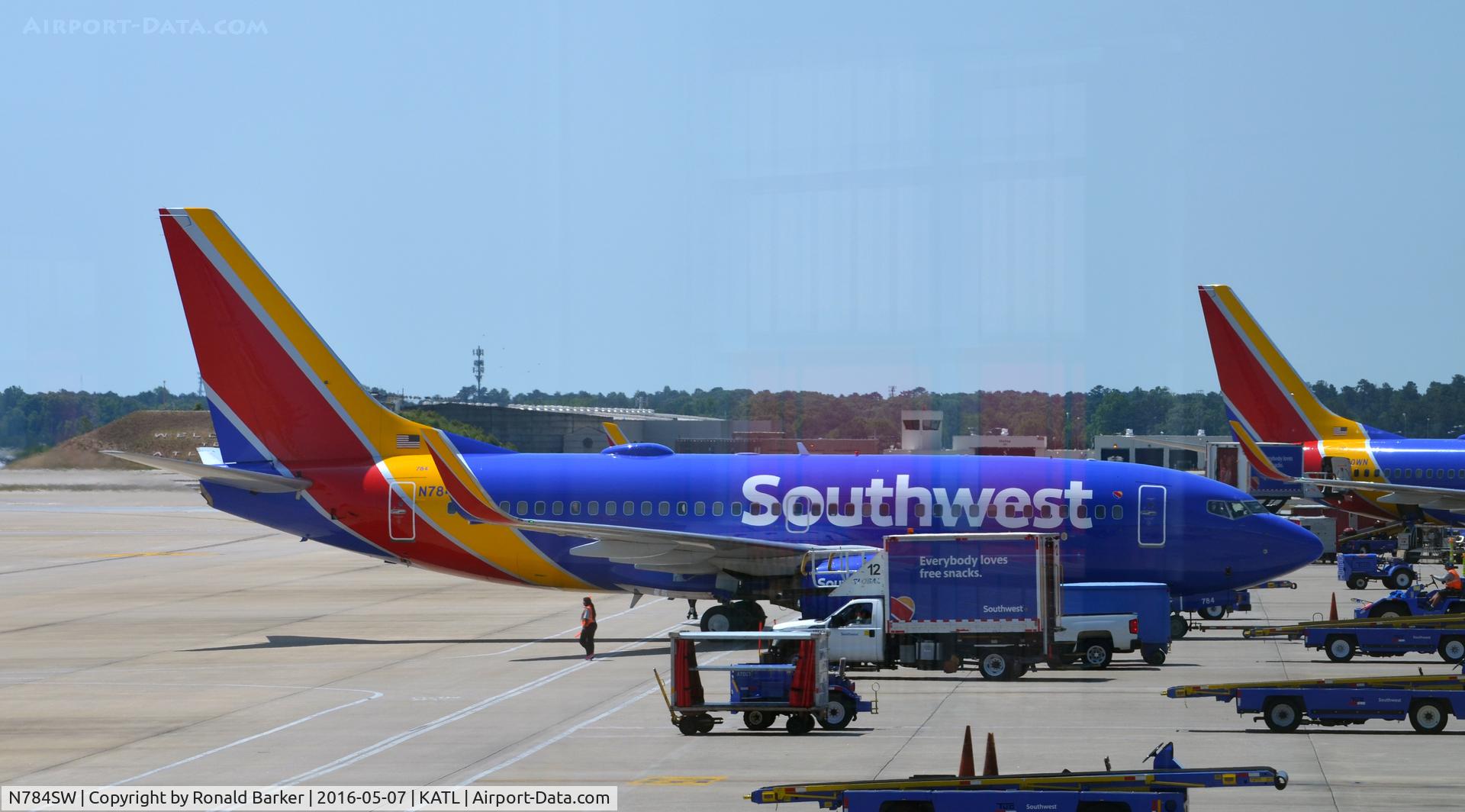 N784SW, 2000 Boeing 737-7H4 C/N 29810, Pushback Atlanta