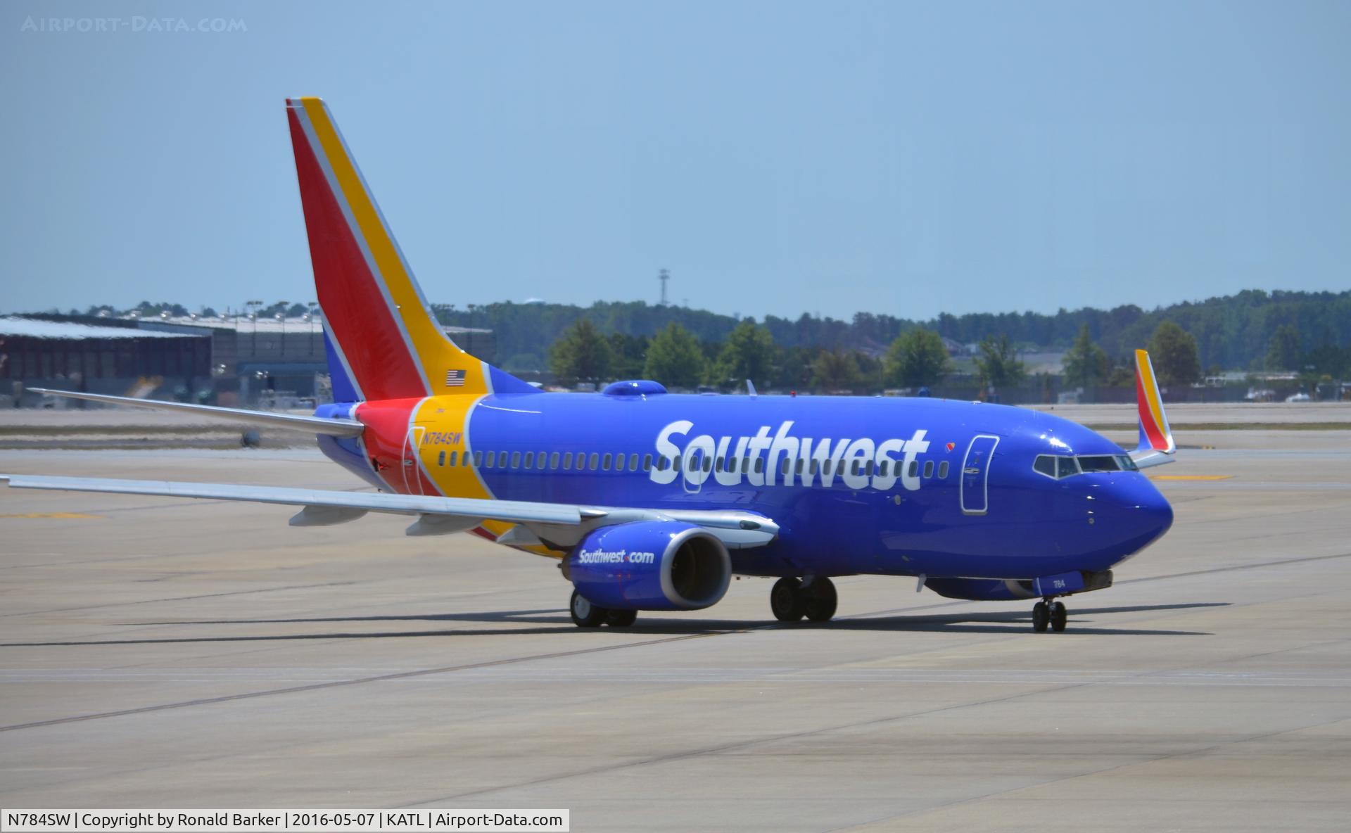N784SW, 2000 Boeing 737-7H4 C/N 29810, Taxi Atlanta