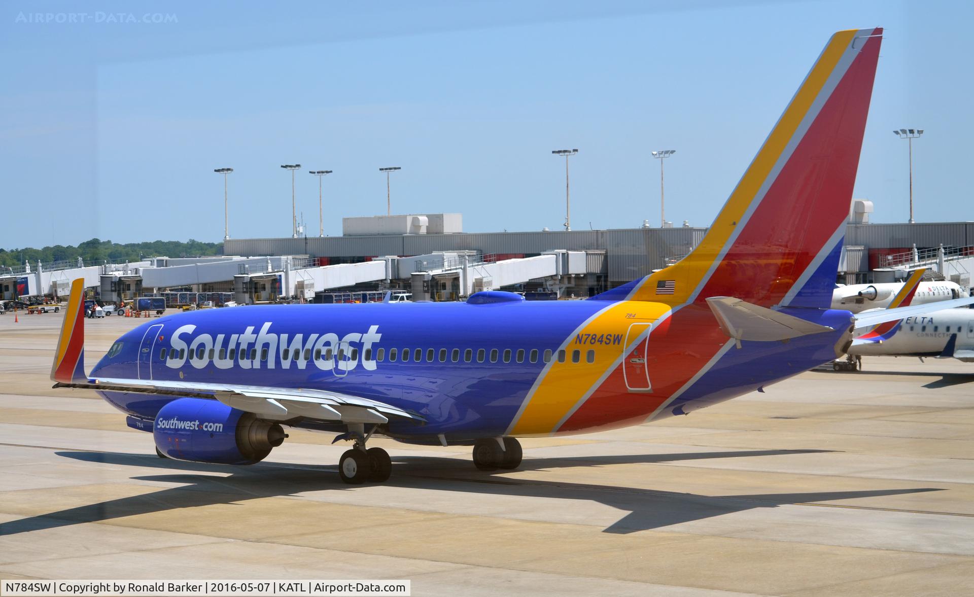 N784SW, 2000 Boeing 737-7H4 C/N 29810, Taxi Atlanta