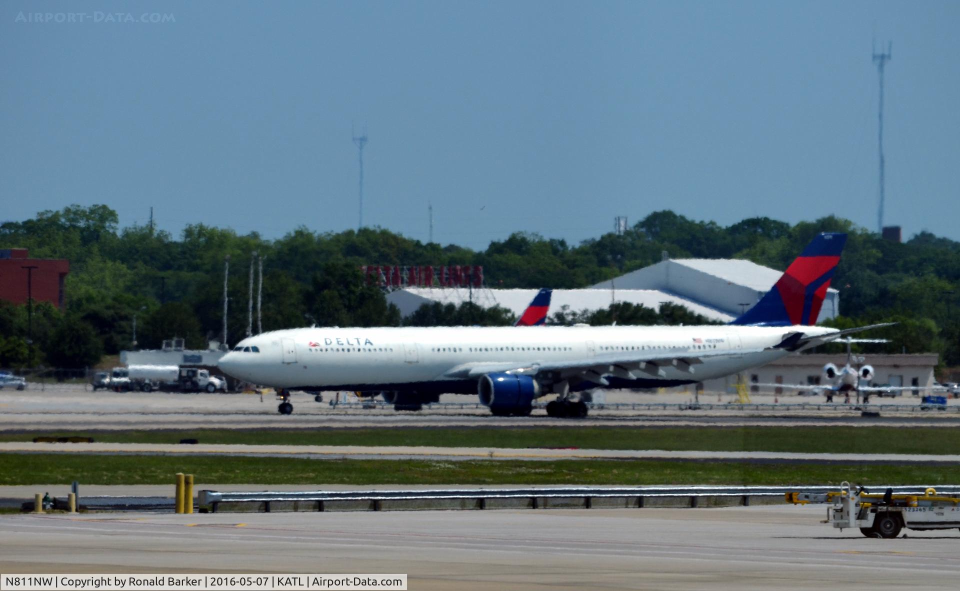 N811NW, 2005 Airbus A330-323 C/N 0690, Landing Atlanta