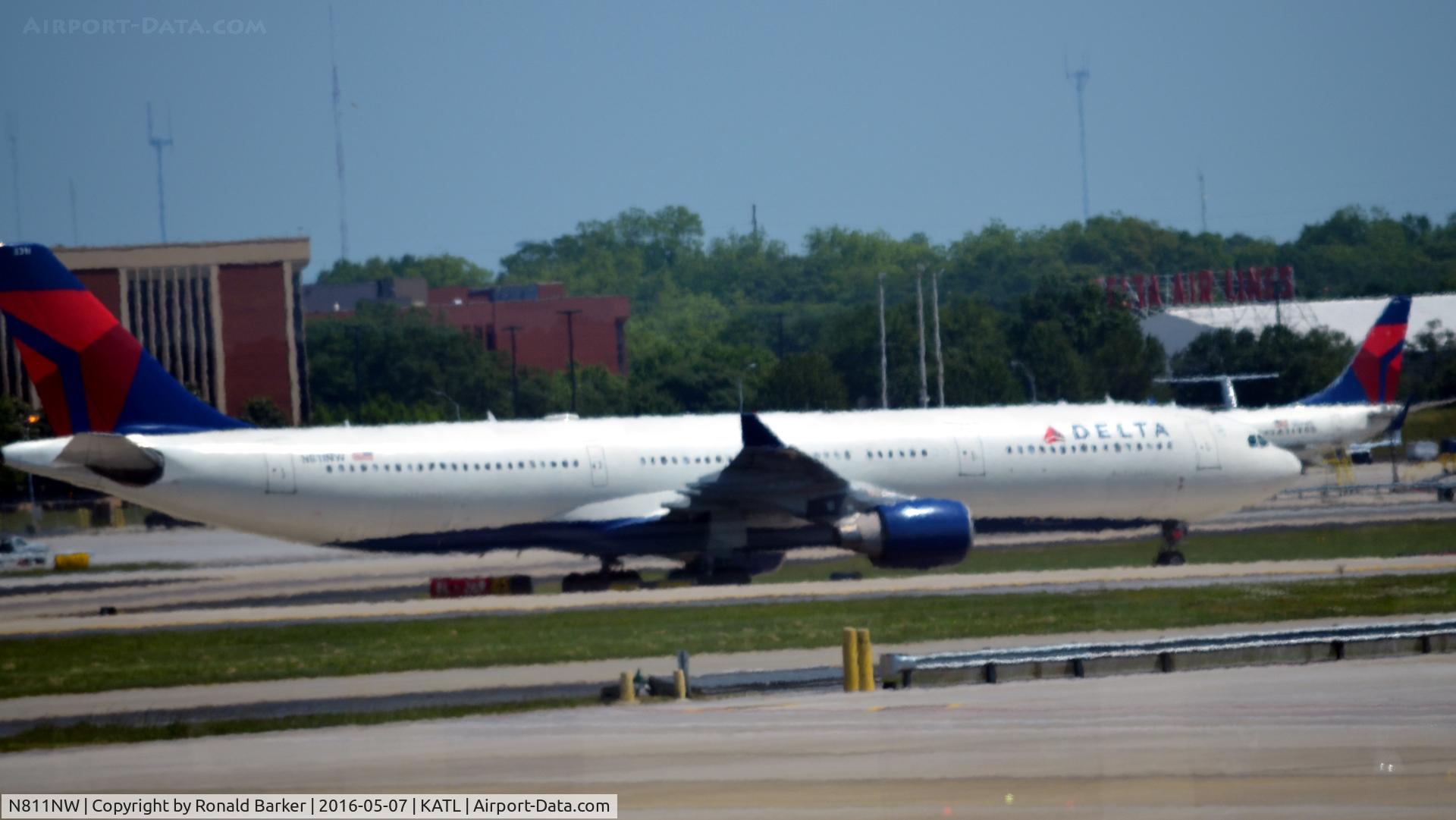N811NW, 2005 Airbus A330-323 C/N 0690, Taxi to gate Atlanta