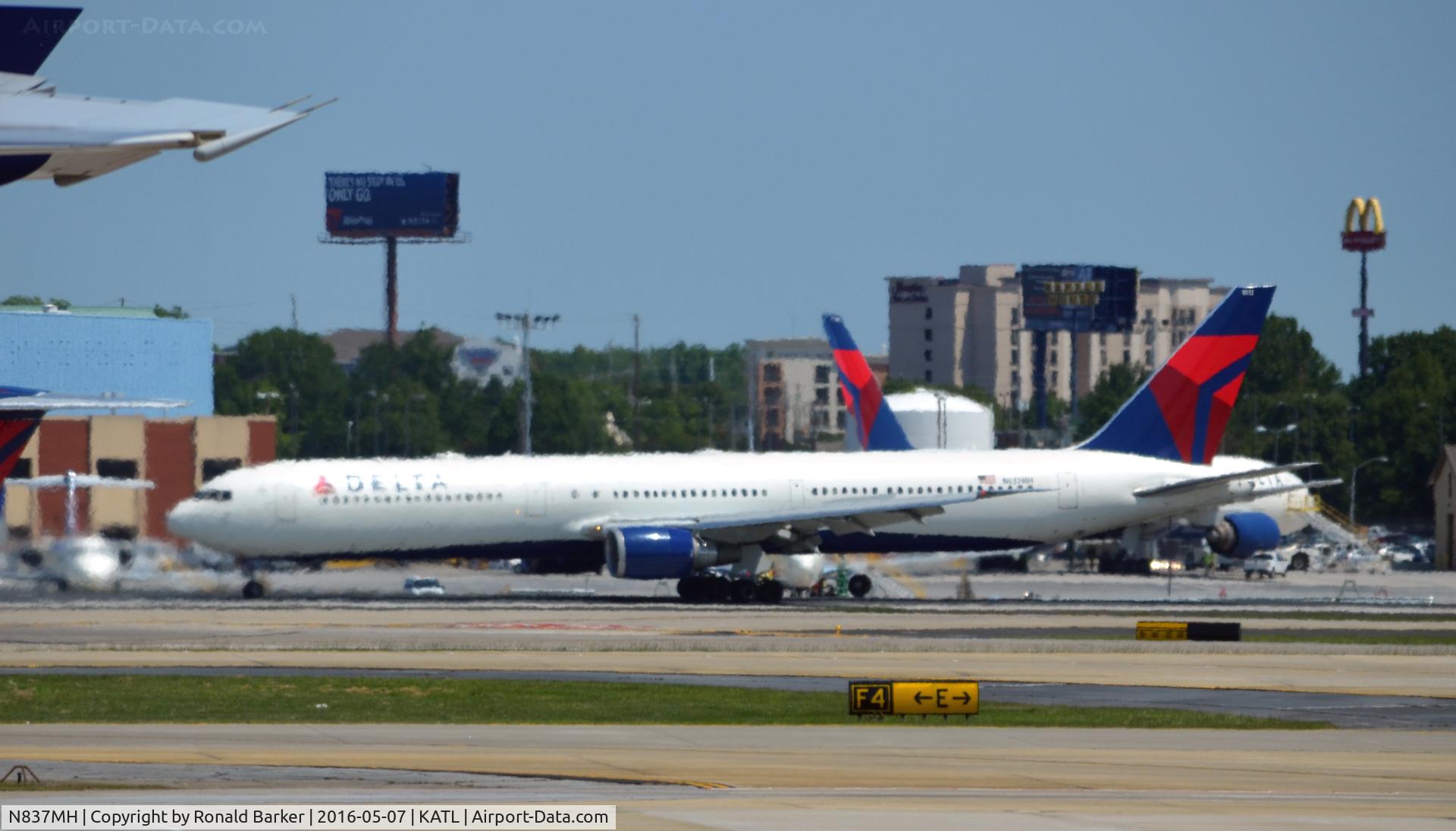 N837MH, 2000 Boeing 767-432/ER C/N 29710, Landing Atlanta