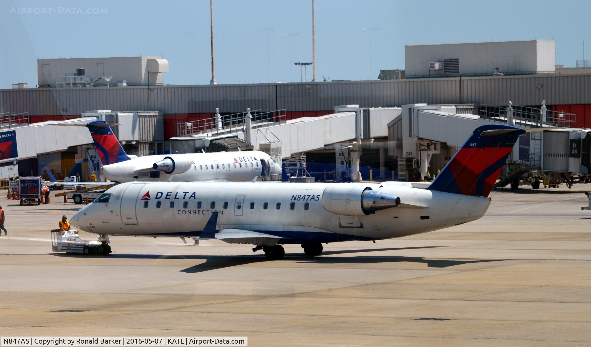 N847AS, 1999 Bombardier CRJ-200ER (CL-600-2B19) C/N 7335, Pushback Atlanta