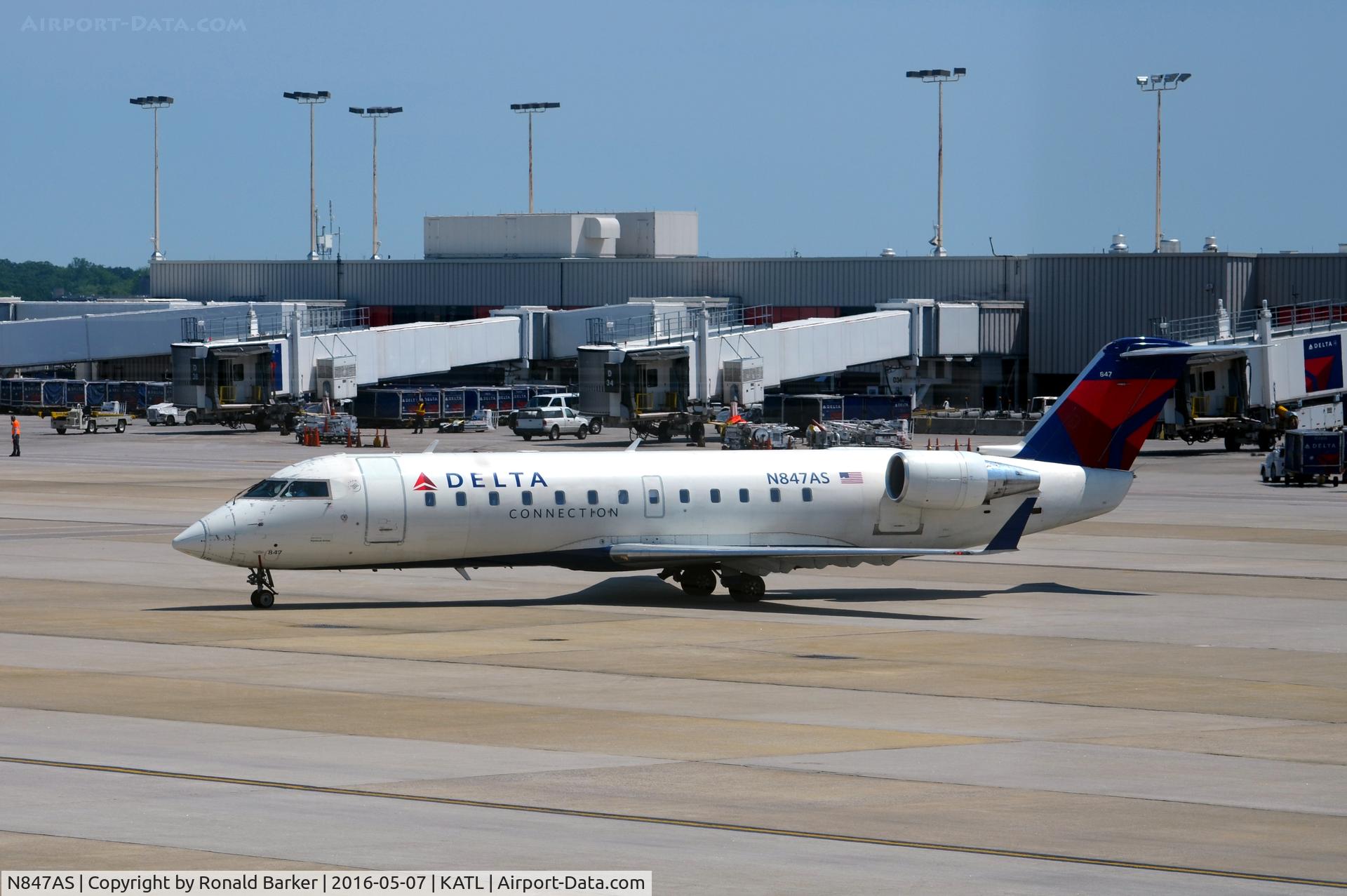 N847AS, 1999 Bombardier CRJ-200ER (CL-600-2B19) C/N 7335, Taxi Atlanta