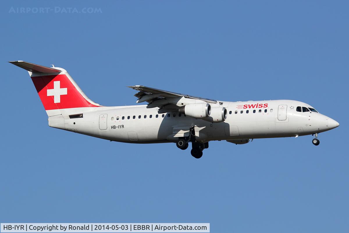 HB-IYR, 2001 British Aerospace Avro 146-RJ100 C/N E3382, at bru