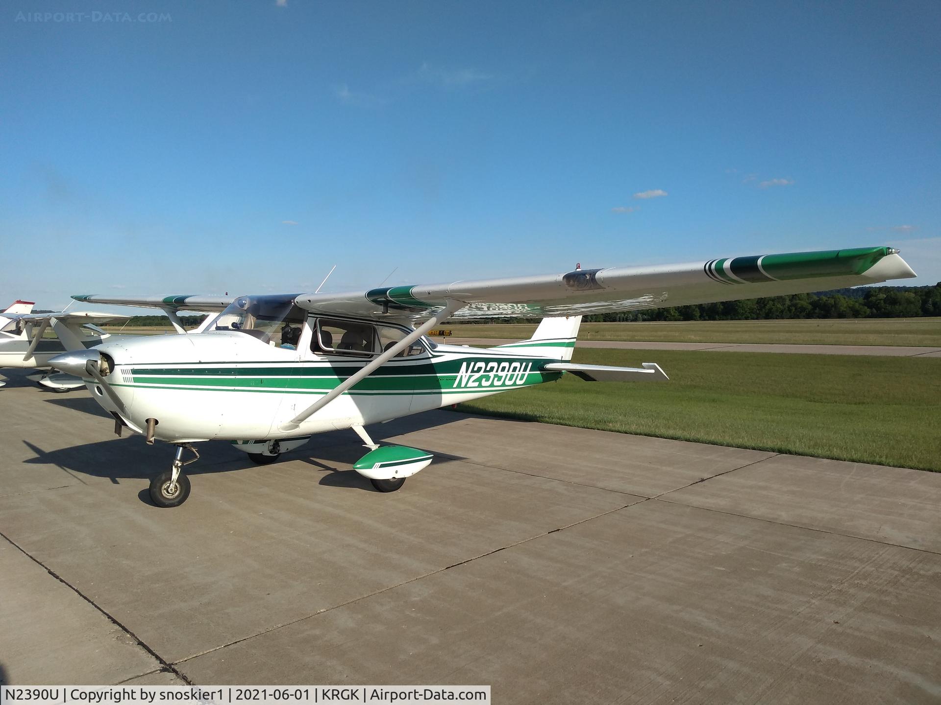 N2390U, 1962 Cessna 172D C/N 17249990, Wisconsin Flying Hamburger Social