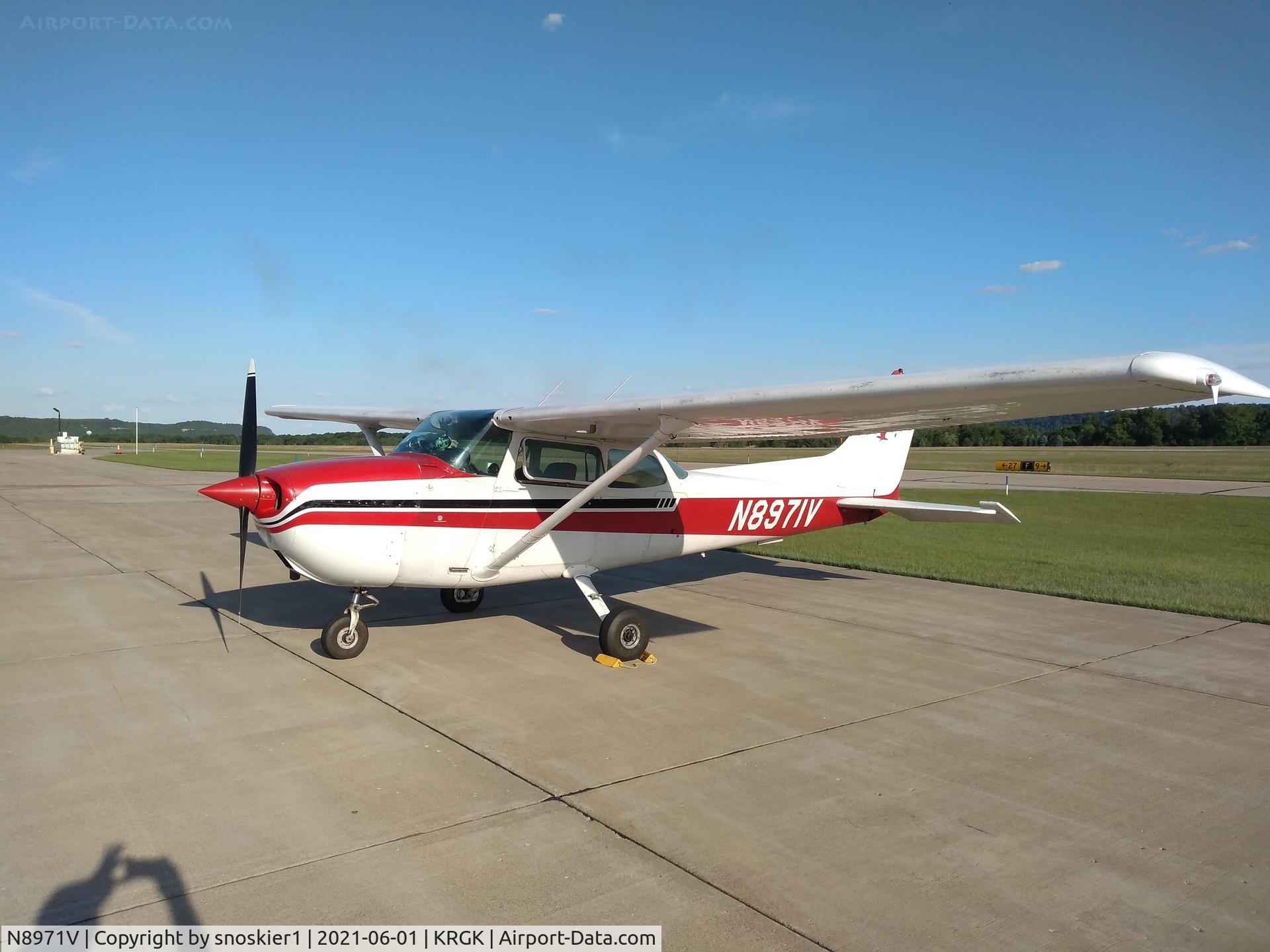 N8971V, 1974 Cessna 172M C/N 17264327, Wisconsin Flying Hamburger Social