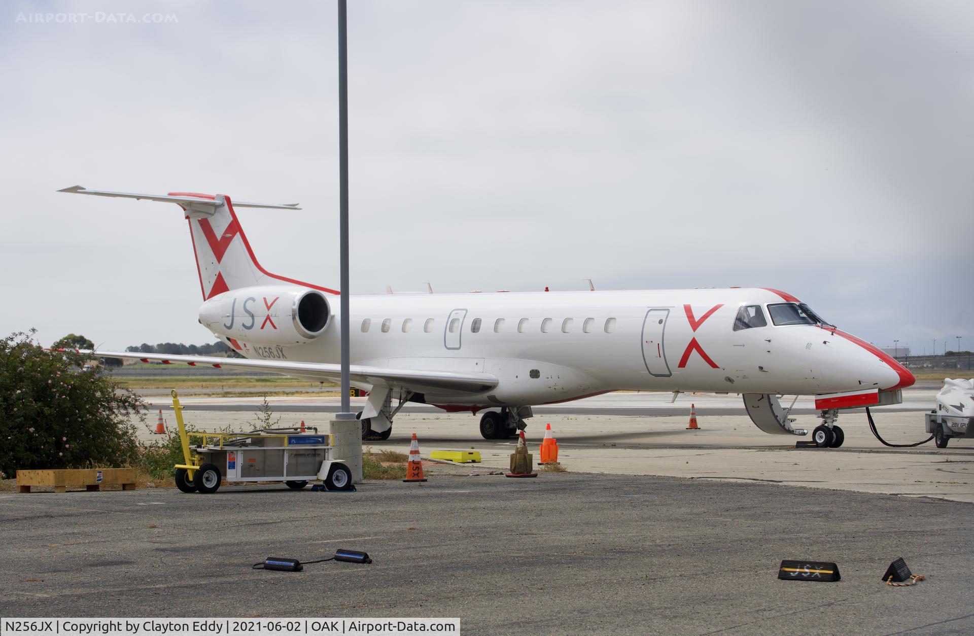 N256JX, 2000 Embraer ERJ-135LR (EMB-135LR) C/N 145211, Oakland airport in California 2021.