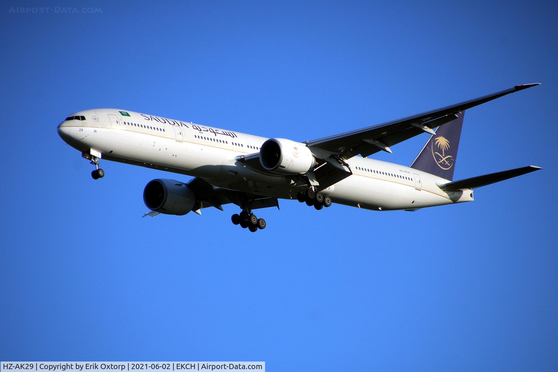 HZ-AK29, 2015 Boeing 777-368/ER C/N 42267, HZ-AK29 landing rw 04R
