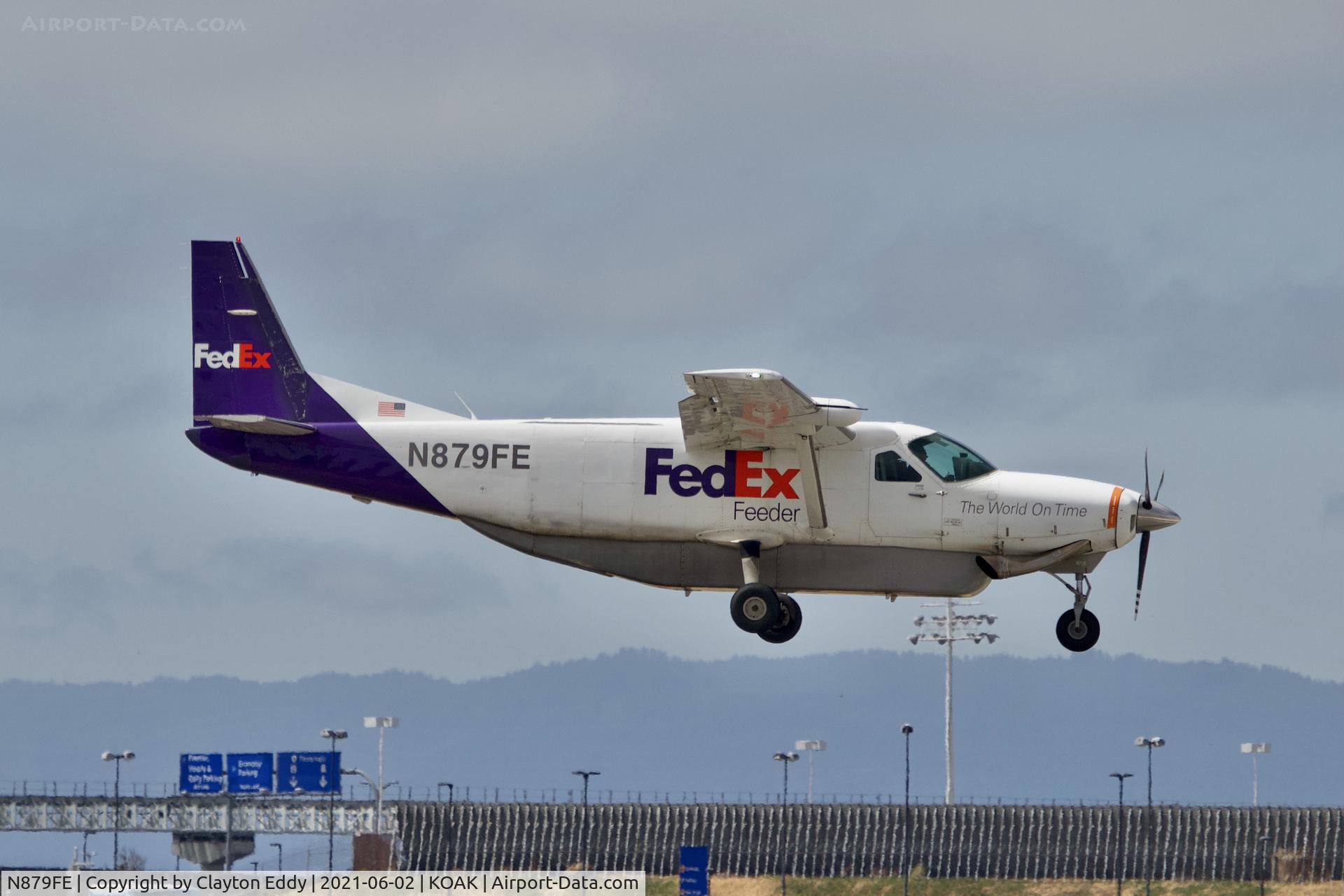 N879FE, 1990 Cessna 208B C/N 208B0213, North Field Oakland Airport 2021.