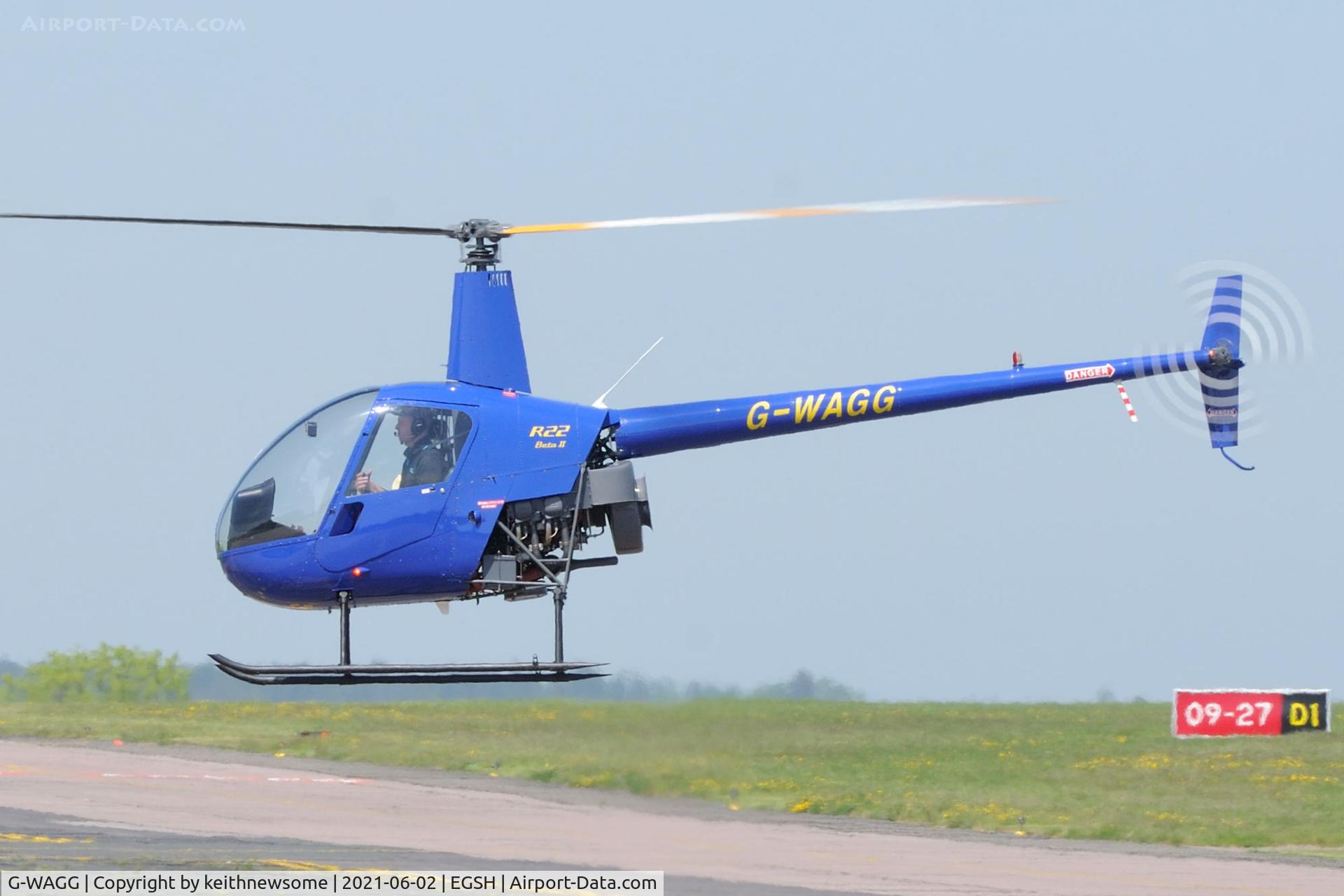 G-WAGG, 1999 Robinson R22 Beta C/N 2960, Arriving at Norwich.