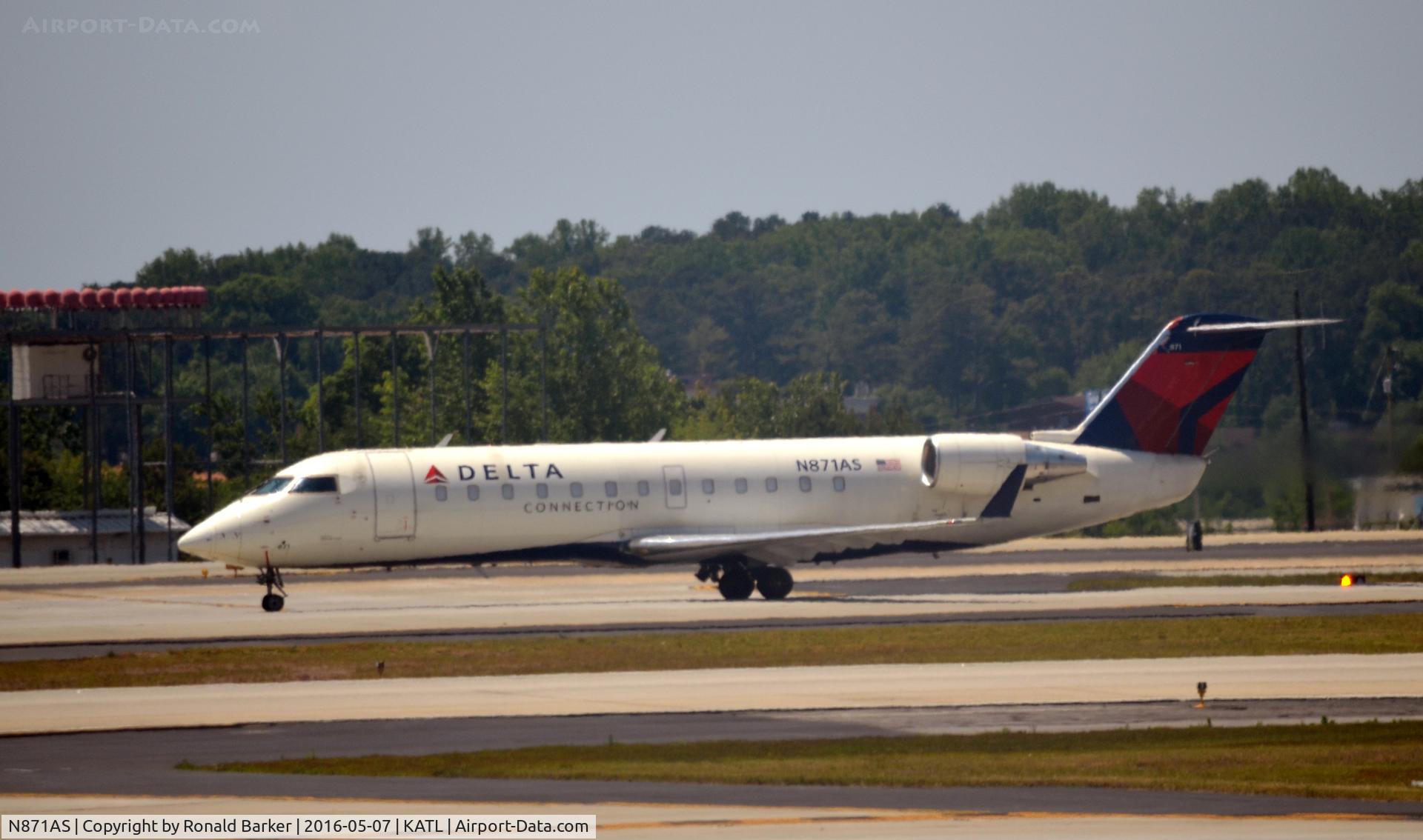 N871AS, 2001 Bombardier CRJ-200ER (CL-600-2B19) C/N 7537, Taxi Atlanta
