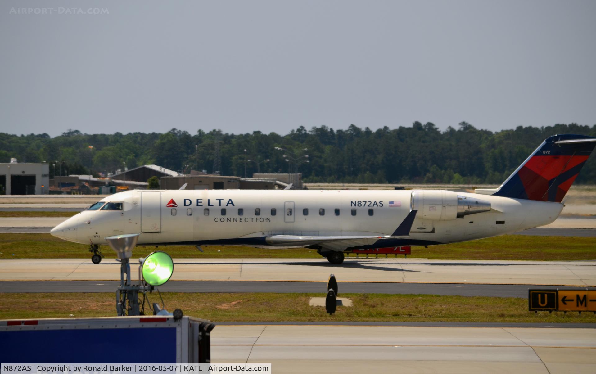N872AS, 2001 Bombardier CRJ-200ER (CL-600-2B19) C/N 7542, Taxi Atlanta