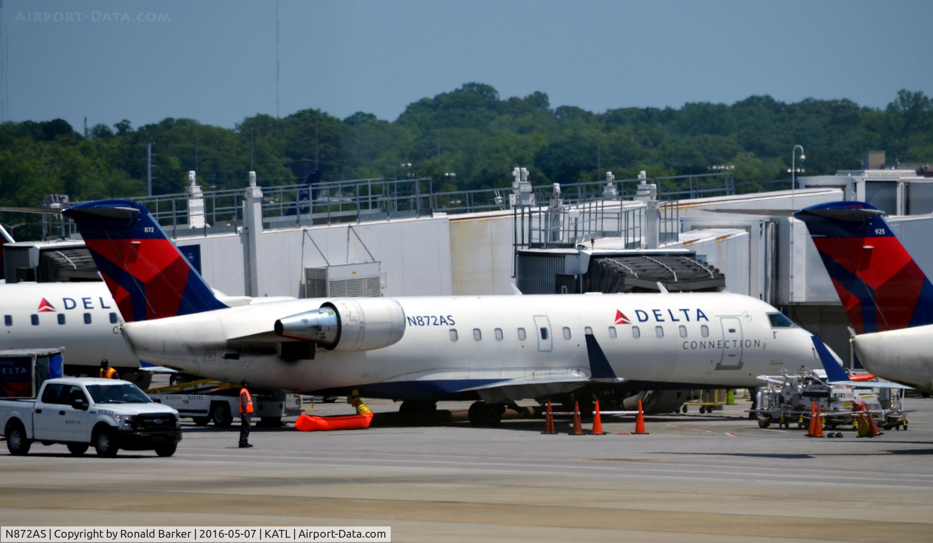 N872AS, 2001 Bombardier CRJ-200ER (CL-600-2B19) C/N 7542, Gate Atlanta