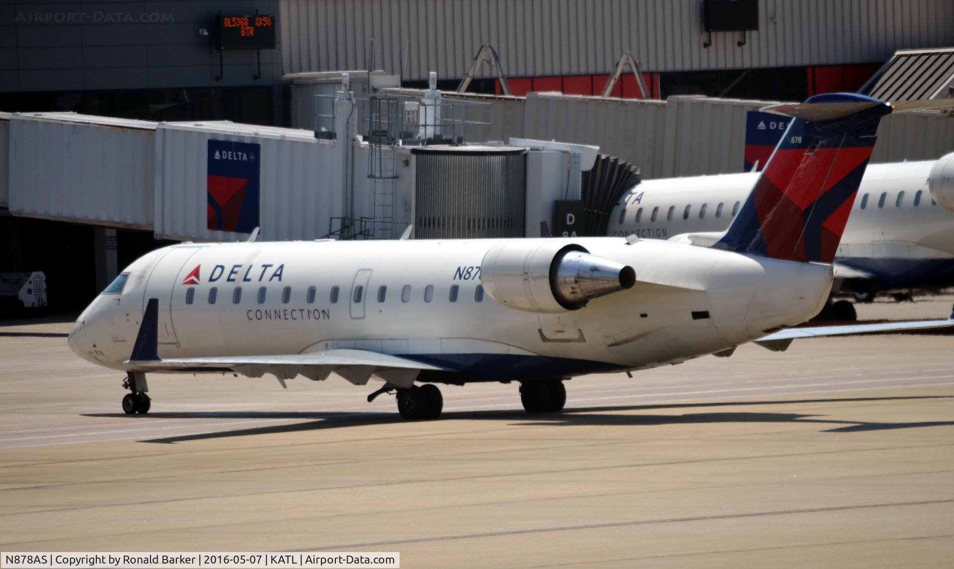 N878AS, 2002 Bombardier CRJ-200ER (CL-600-2B19) C/N 7590, Taxi Atlanta