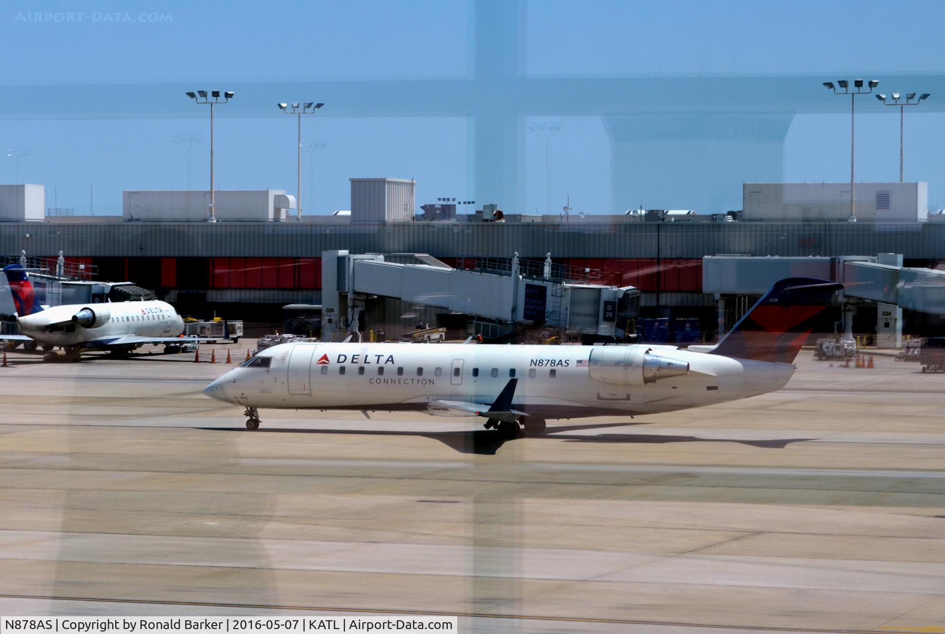 N878AS, 2002 Bombardier CRJ-200ER (CL-600-2B19) C/N 7590, Taxi Atlanta